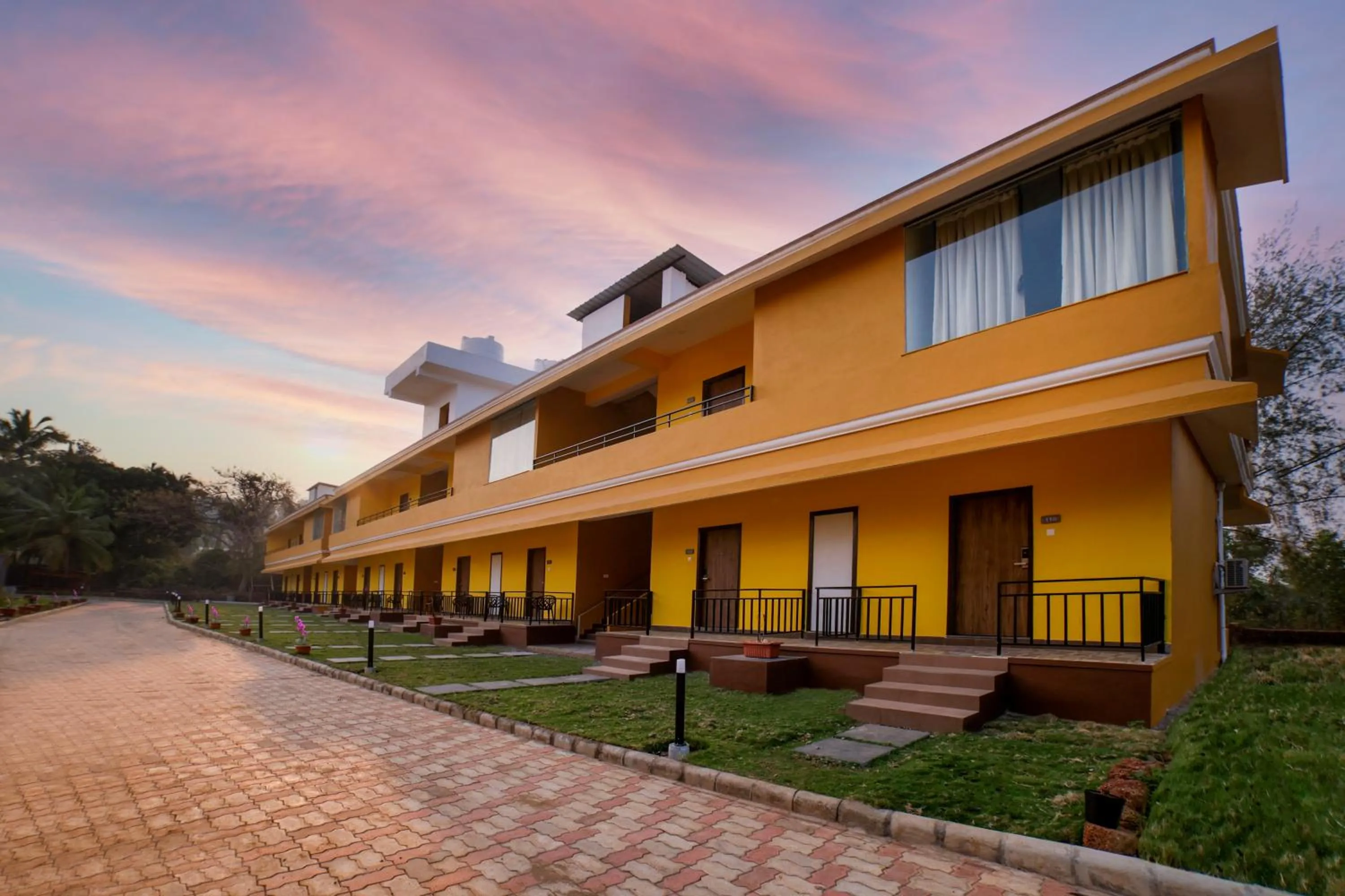 Facade/entrance in Sterling Karwar