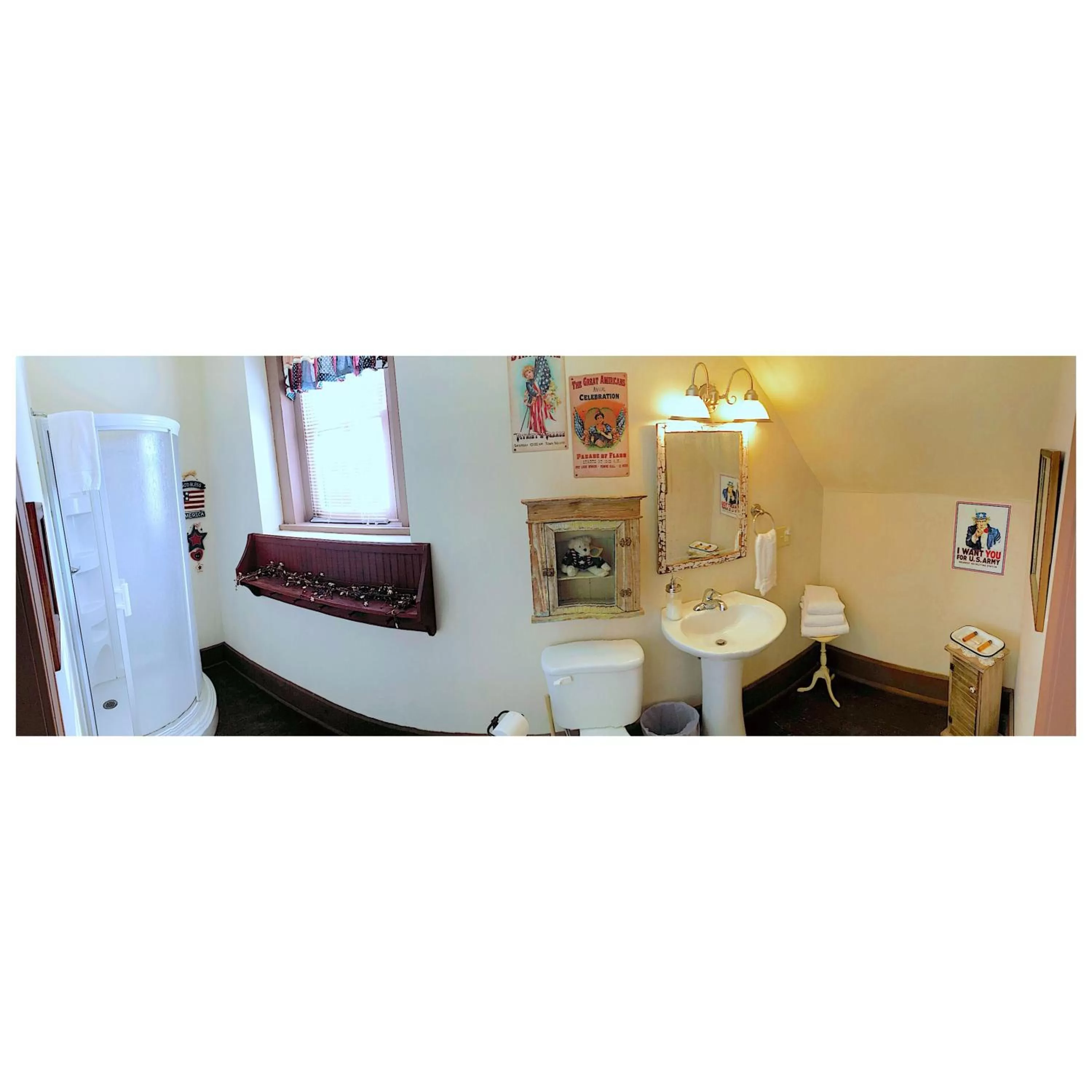 Bathroom in Main Street Bed & Breakfast