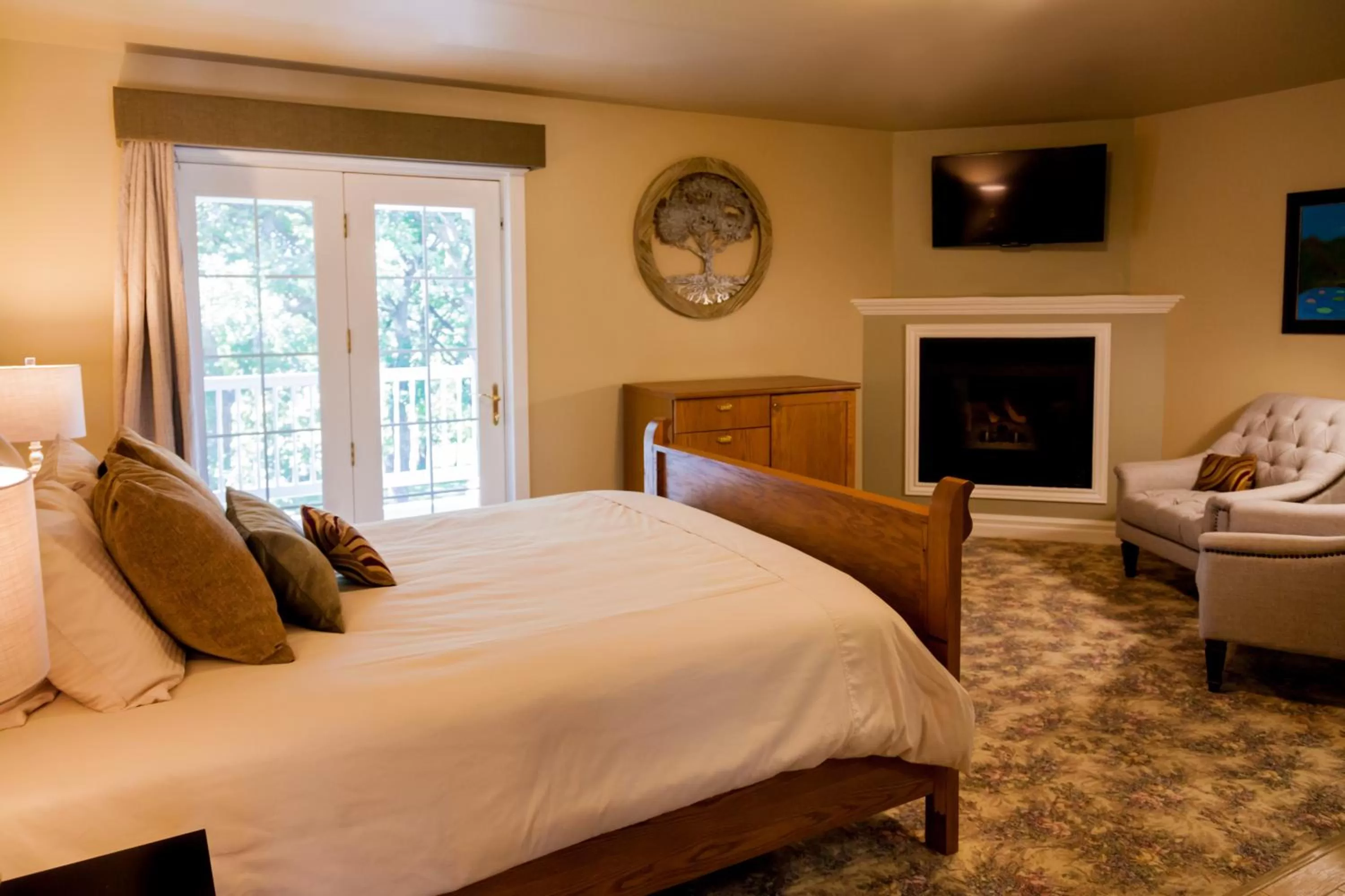 Standard Queen Room in The Oakwood Inn