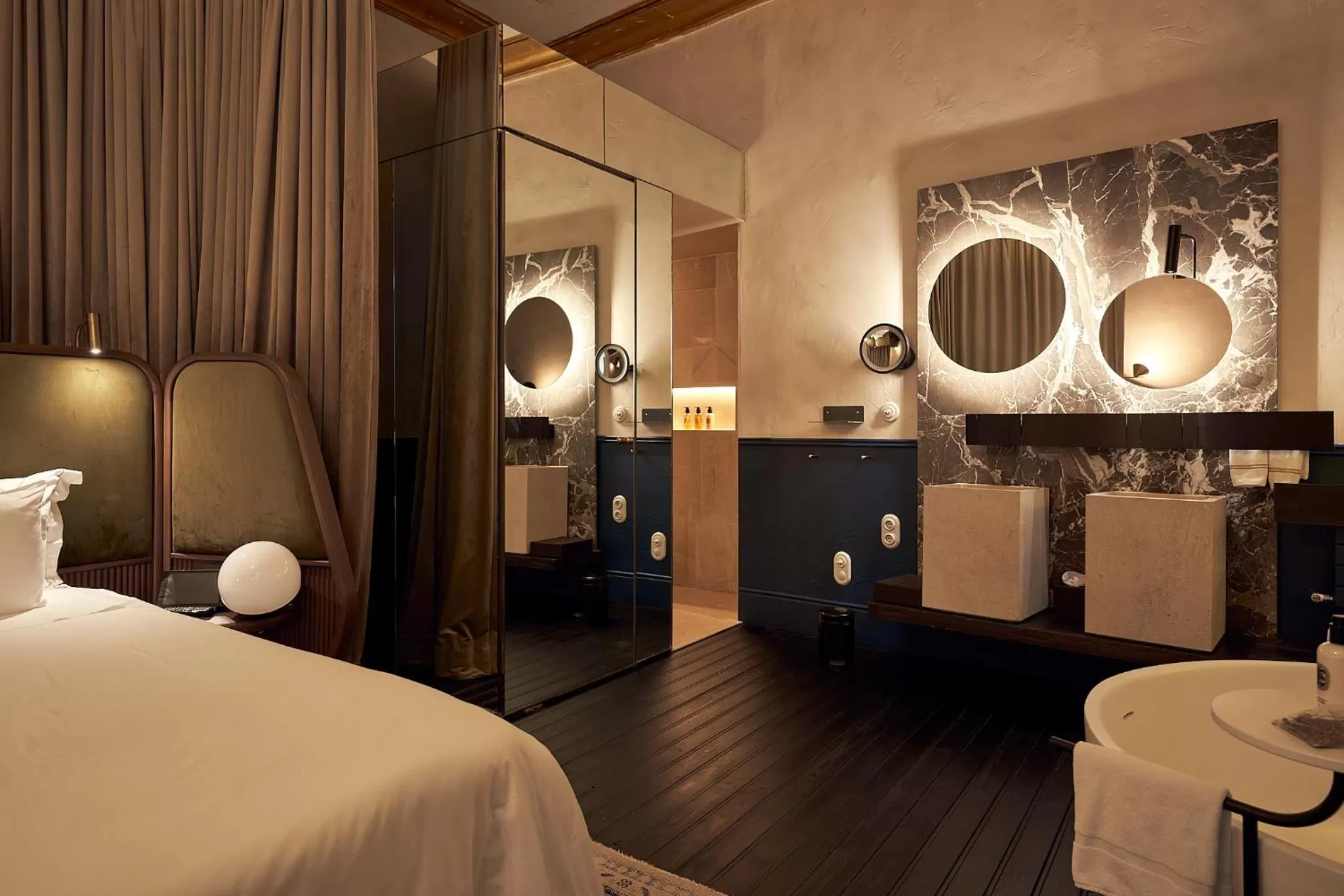 Bathroom, Bed in Can Bordoy Grand House Hotel GL Preferred Hotel