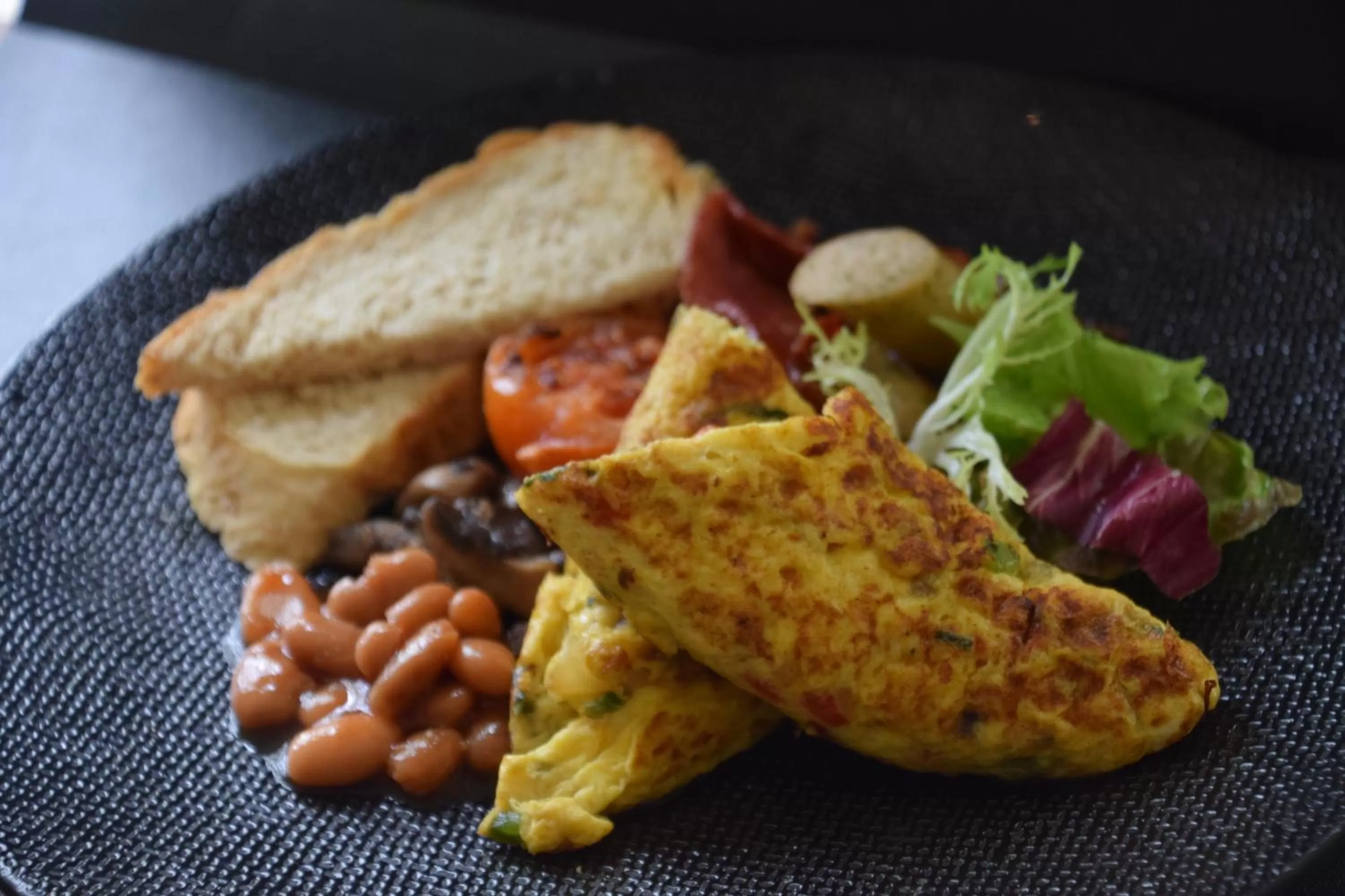 Breakfast in Sara Residence by Nakula