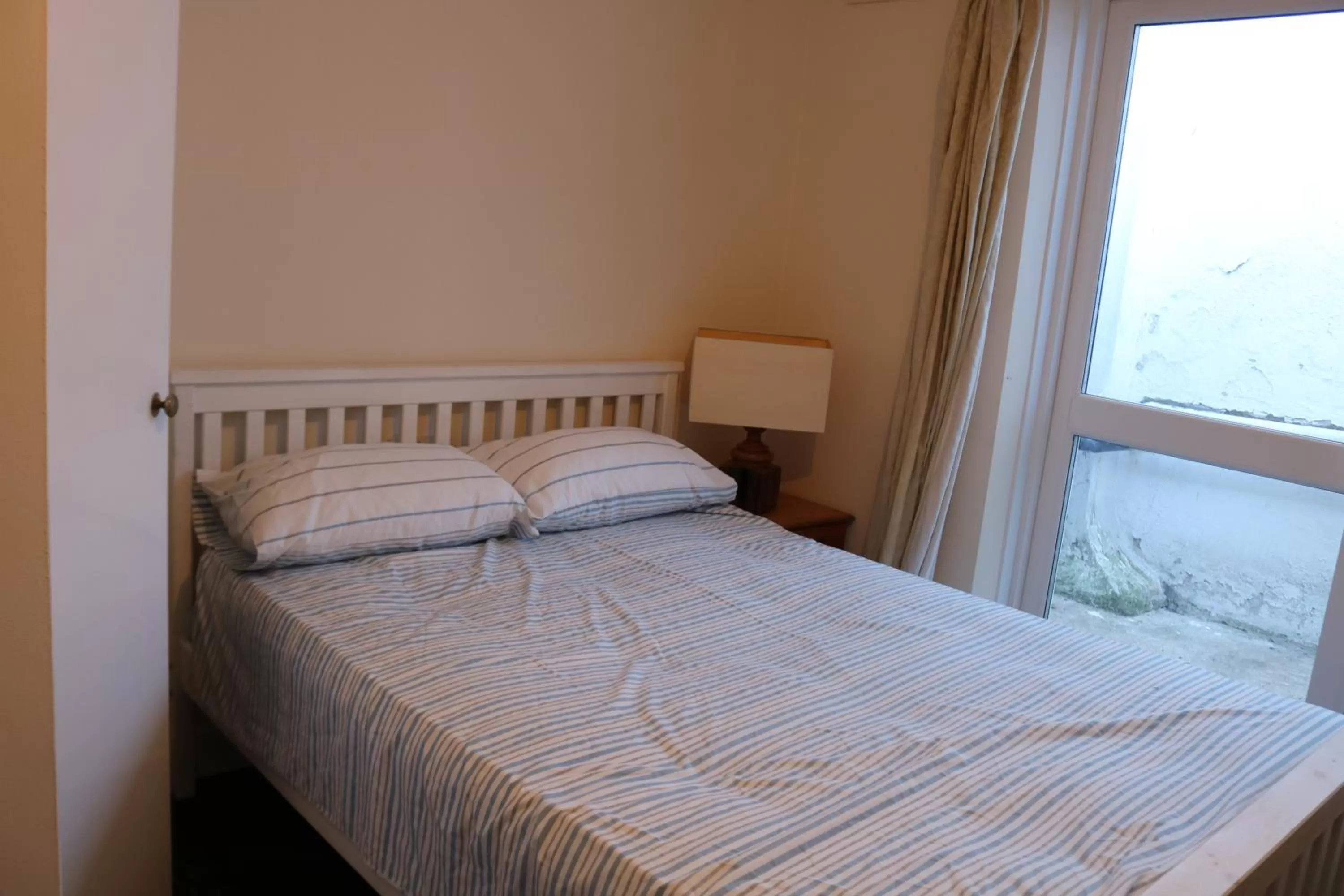 Bedroom, Bed in Lennard House