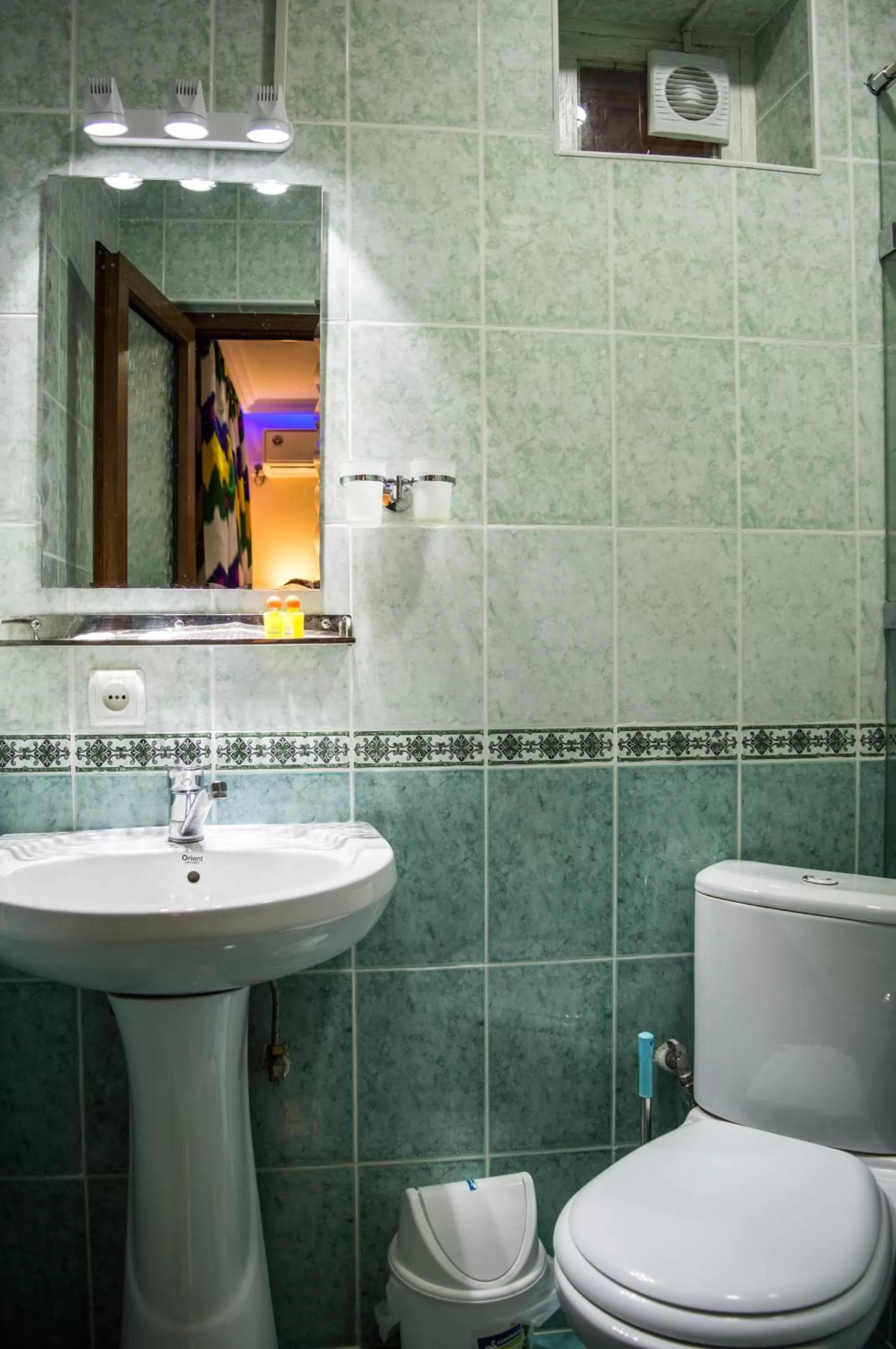 Bathroom in Jahongir Guest House