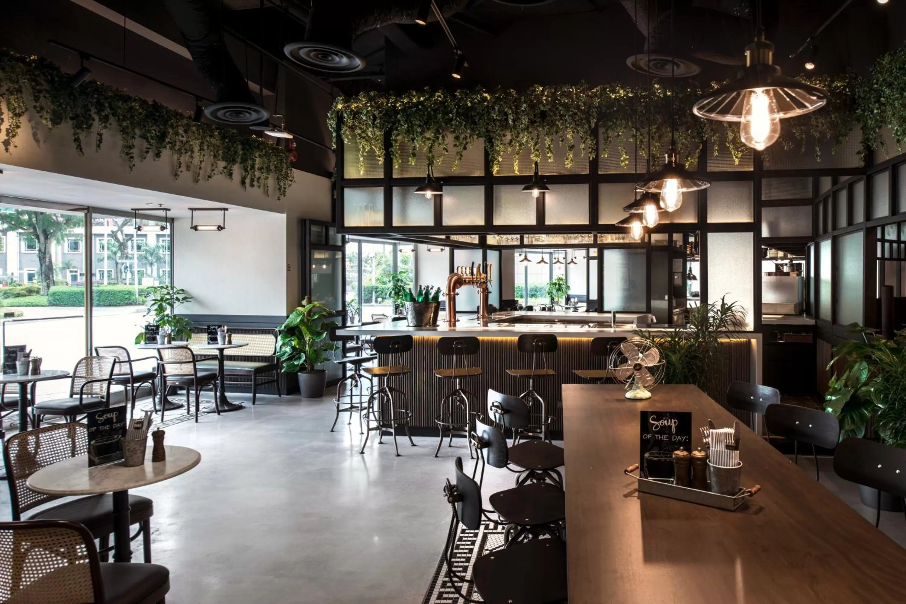 Restaurant/places to eat in Swissotel The Stamford Singapore