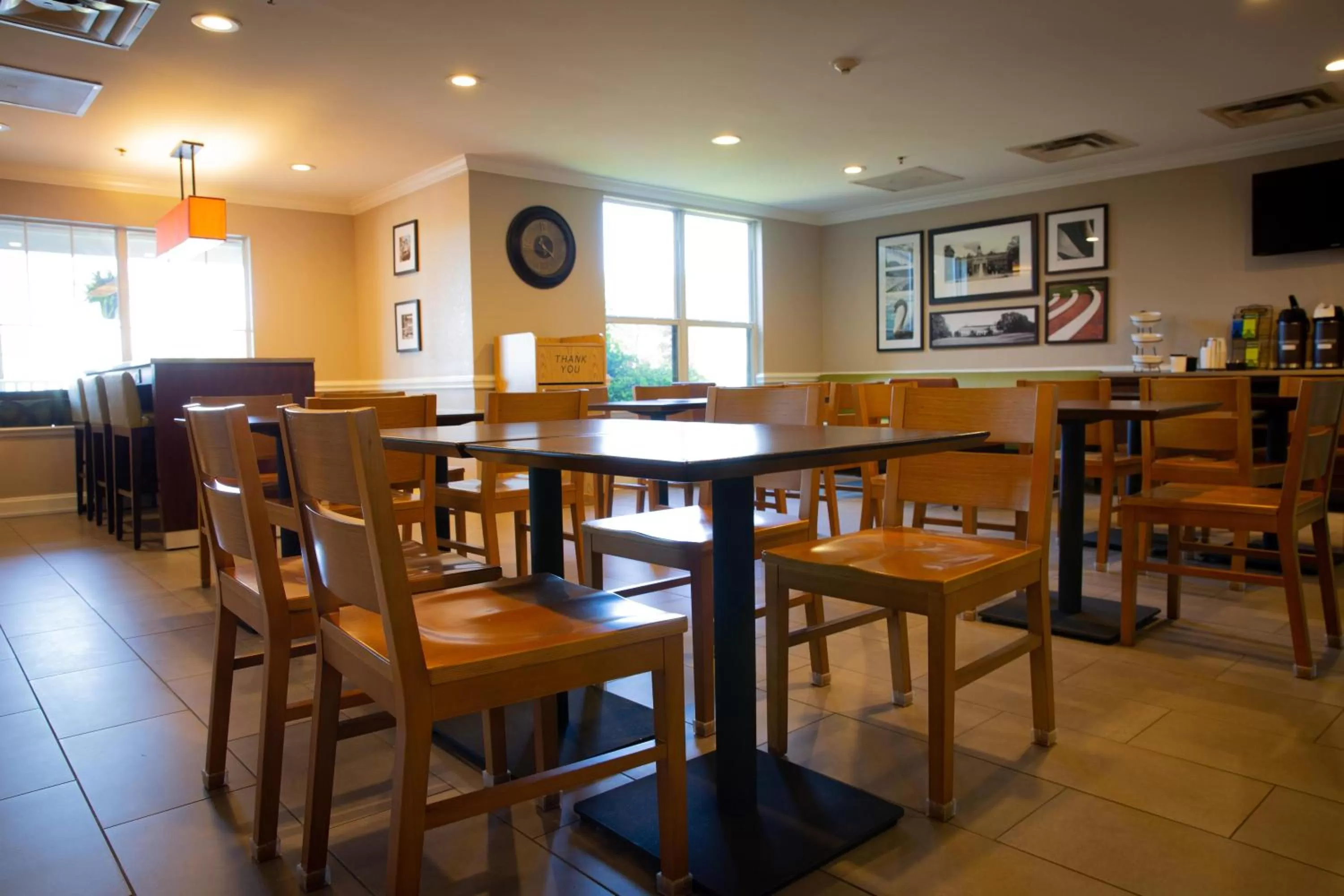 Restaurant/places to eat in Country Inn & Suites by Radisson, Burlington Elon , NC