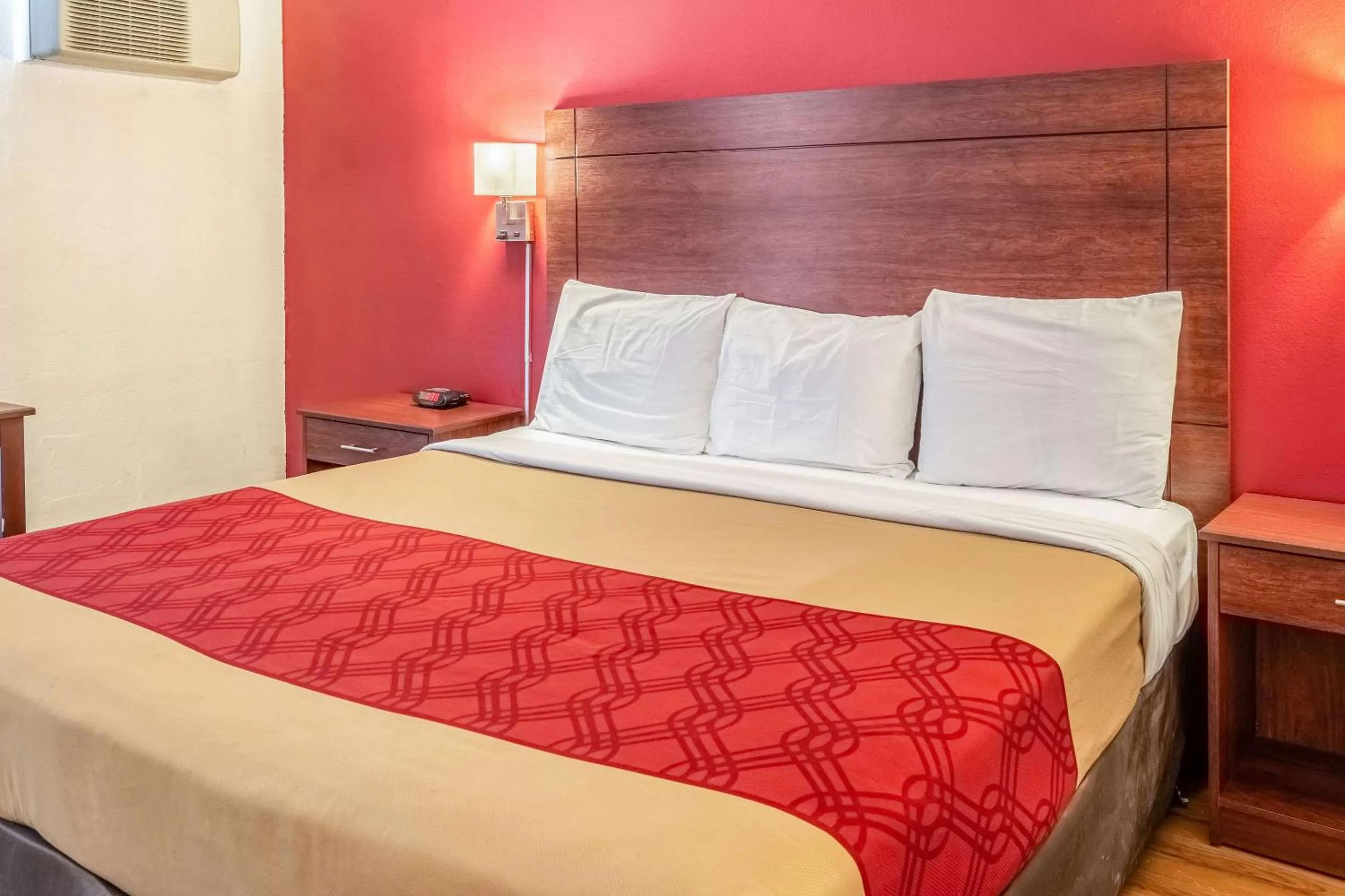 Photo of the whole room in High Desert Inn