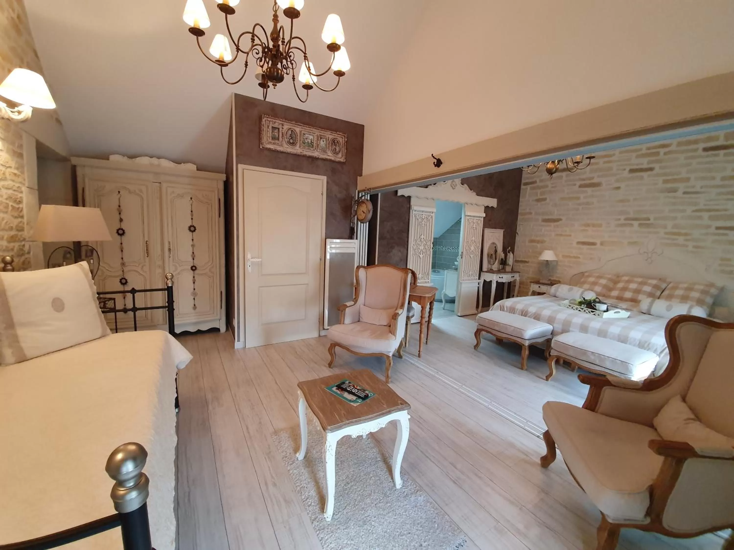 Photo of the whole room, Seating Area in Chambres d'hôtes Nuits Campagnardes