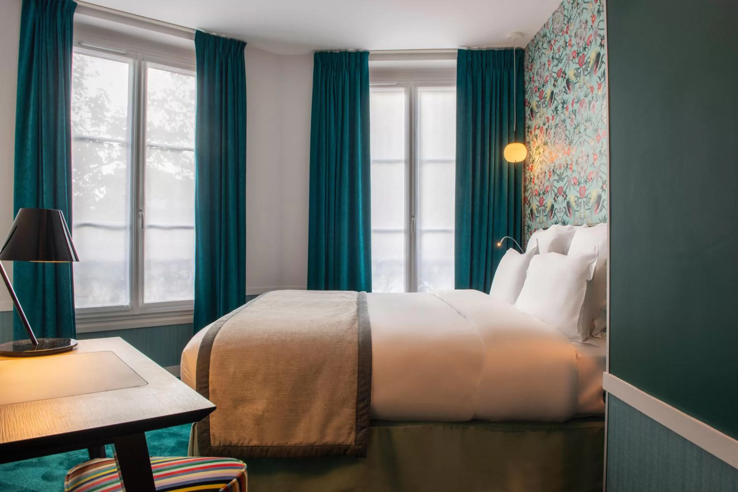 Photo of the whole room, Bed in Hôtel Edouard 6 by Malone