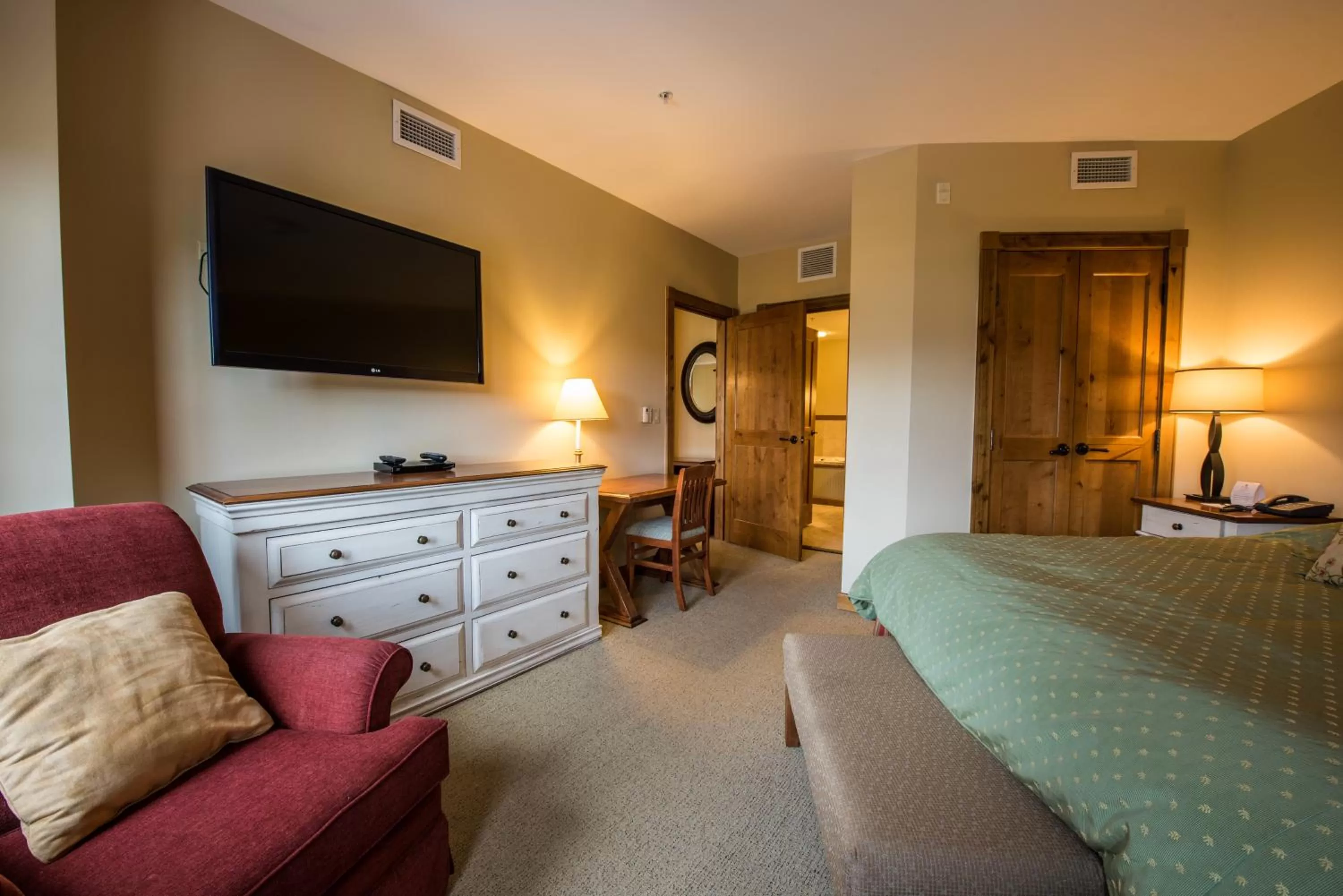 Bed in The Lodge at Mountaineer Square, A Vail Resorts Property
