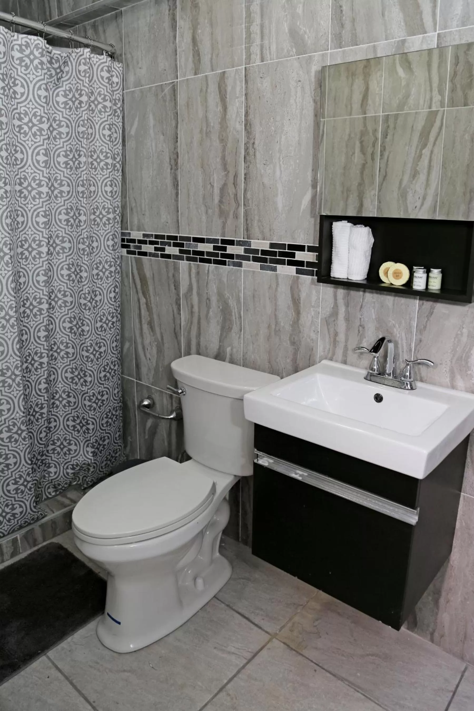 Shower, Bathroom in Itza-Bella Suites