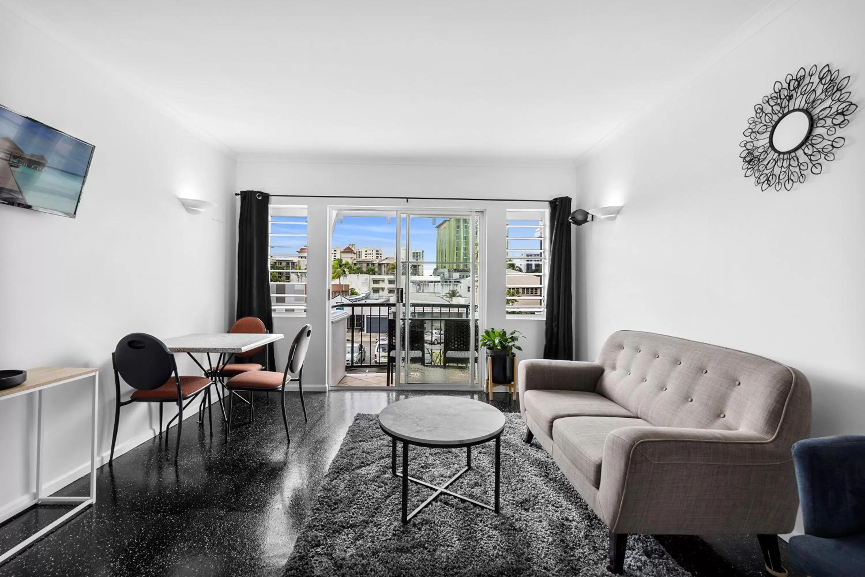 One-Bedroom Apartment in Villa Vaucluse Apartments