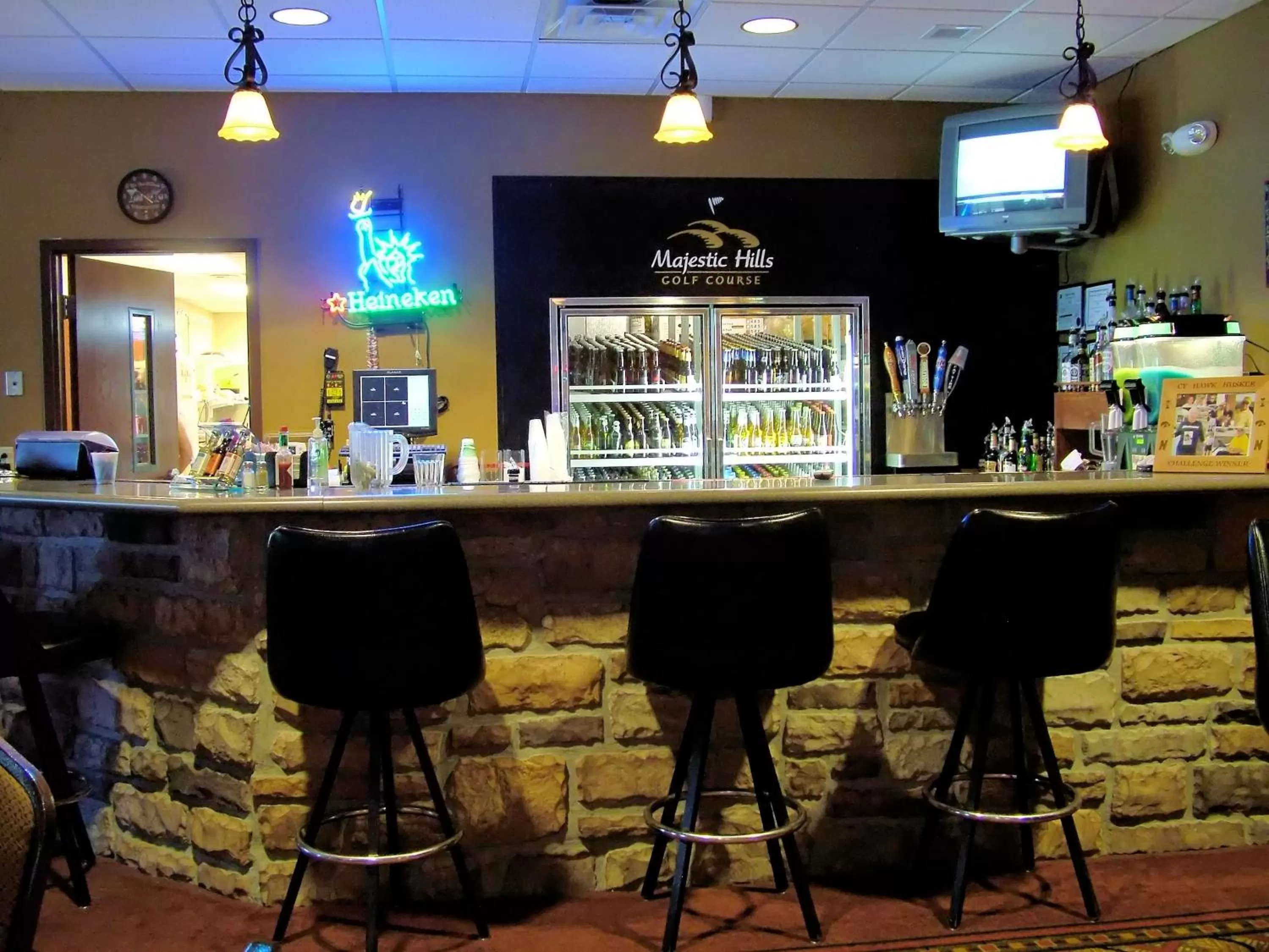 Restaurant/places to eat in Cobblestone Inn & Suites - Denison | Majestic Hills