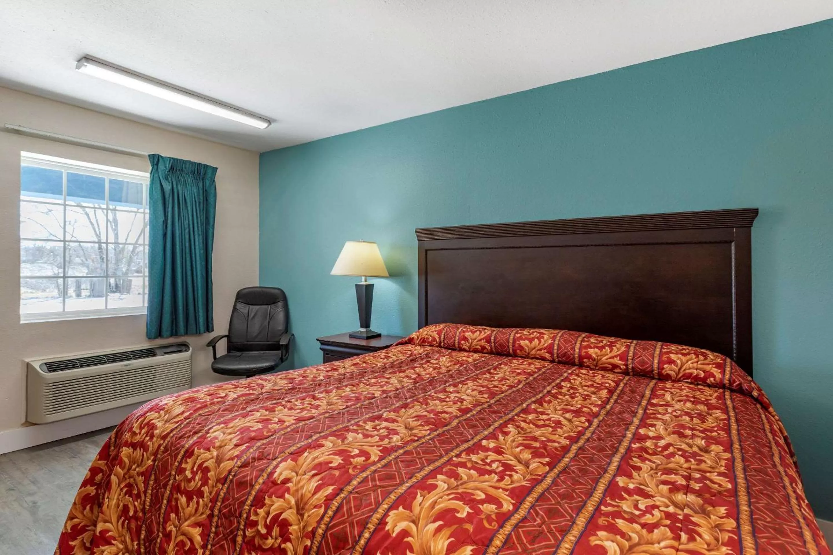 Photo of the whole room, Bed in Rodeway Inn Caldwell