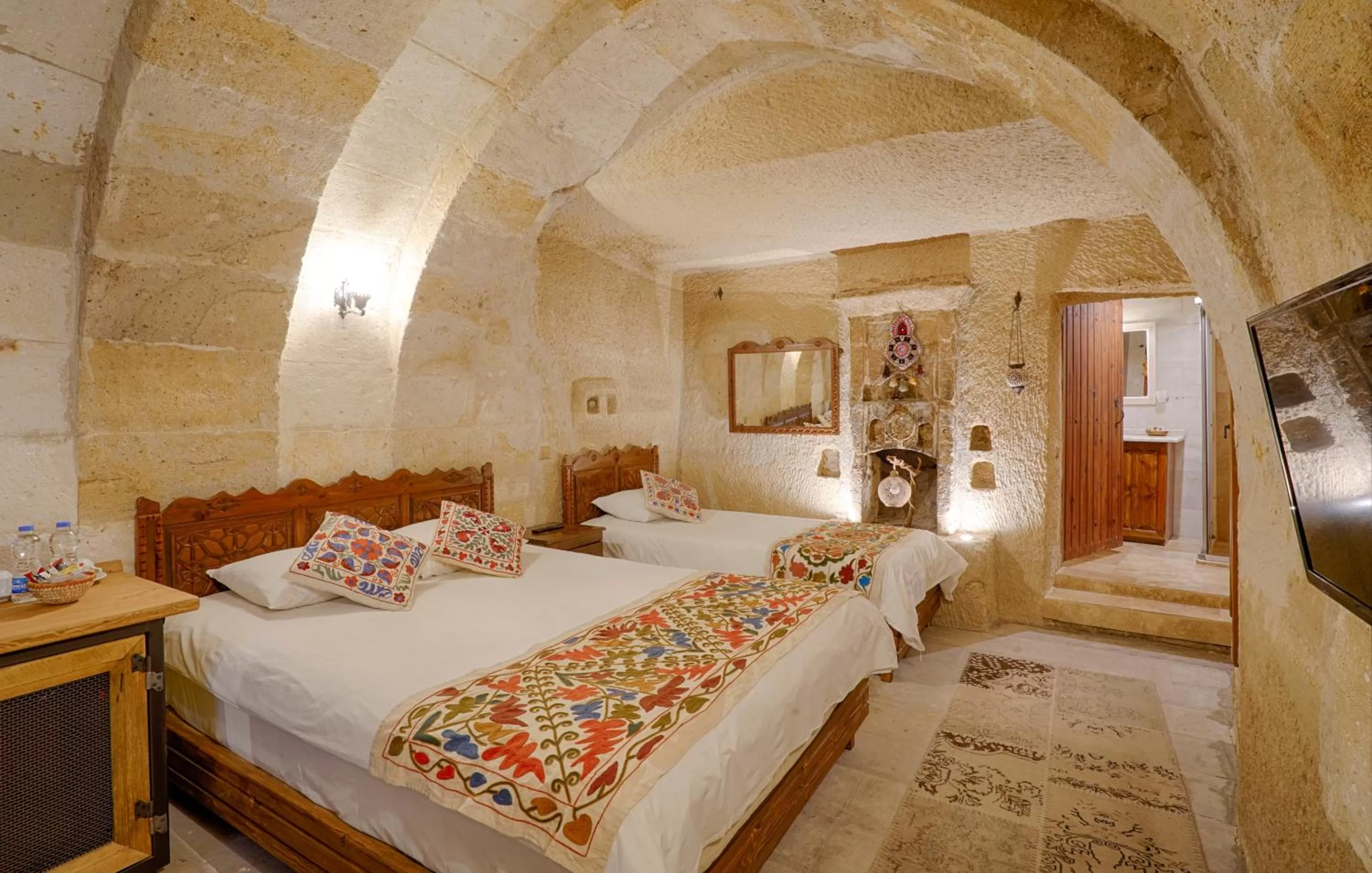 Bed in Tulip Cave Suites