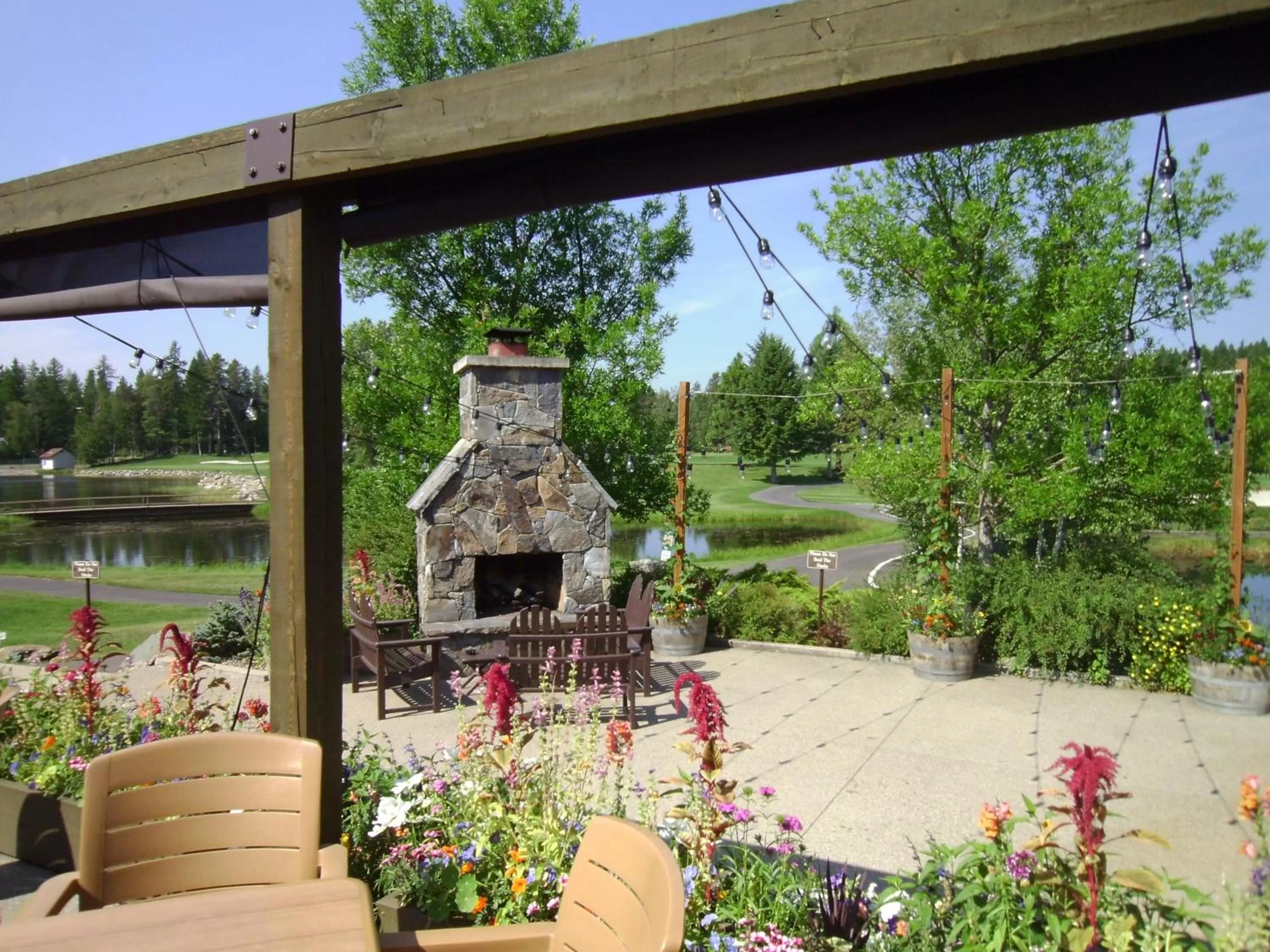 Property building in Meadow Lake Resort & Condos