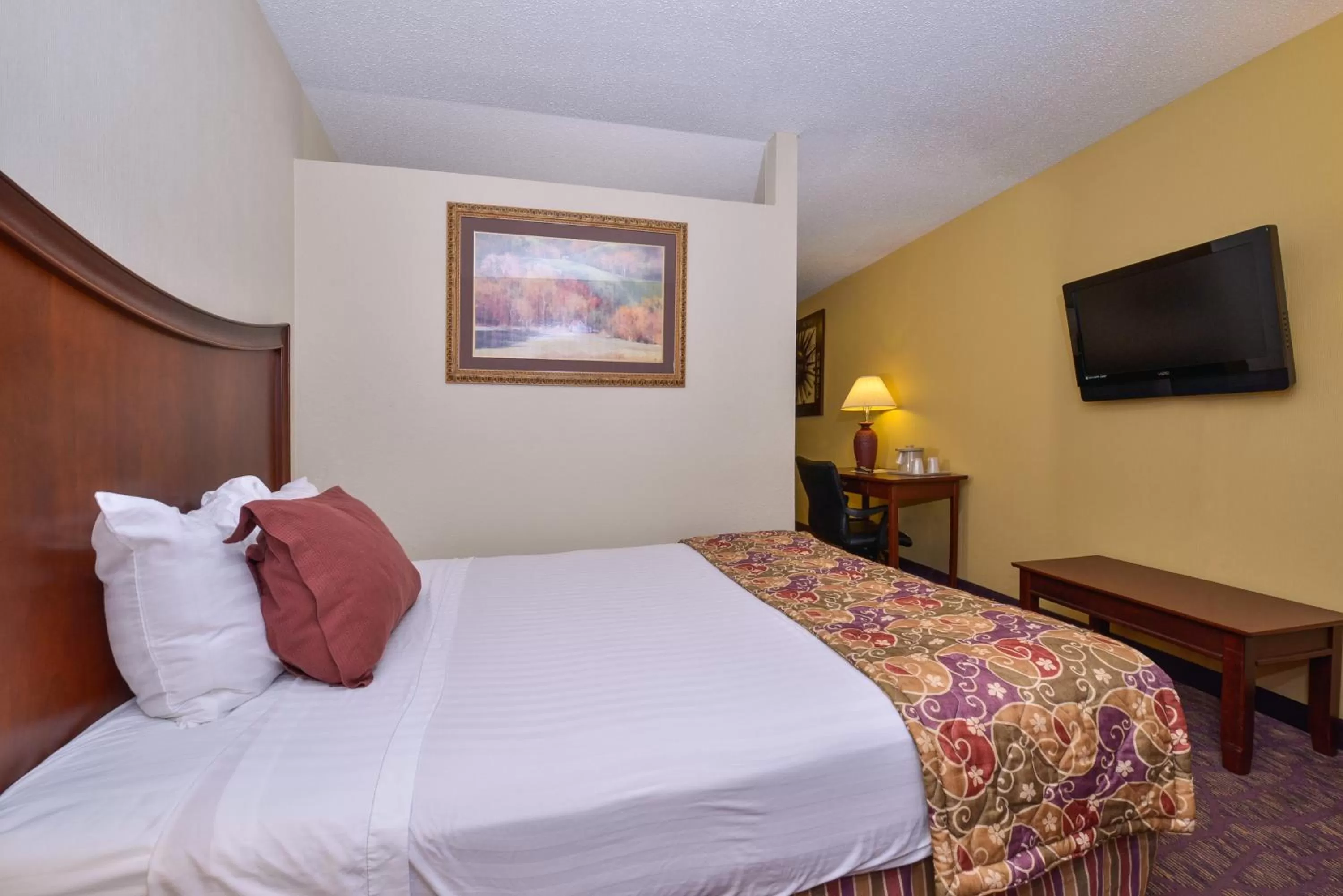 Bedroom, Bed in Lamplighter Inn-South