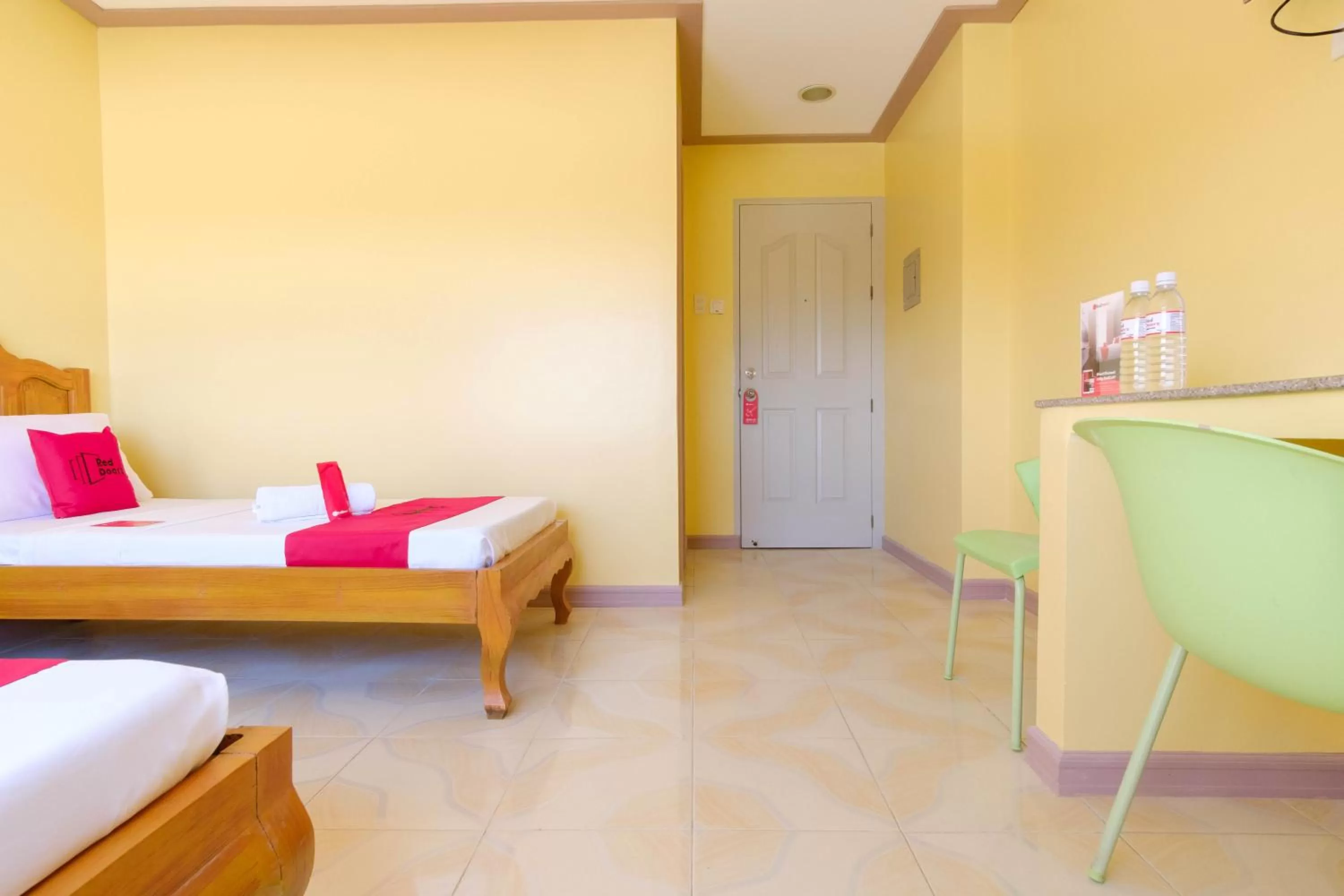 Bed in RedDoorz Plus @ Manalo Extension Palawan