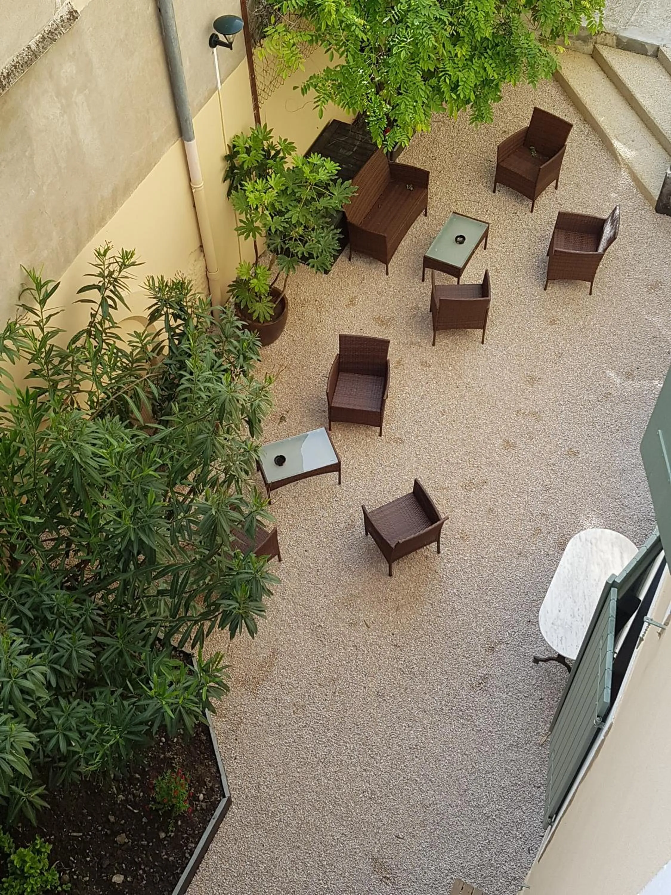 Patio in The Originals Boutique, Villa Montpensier, Pau