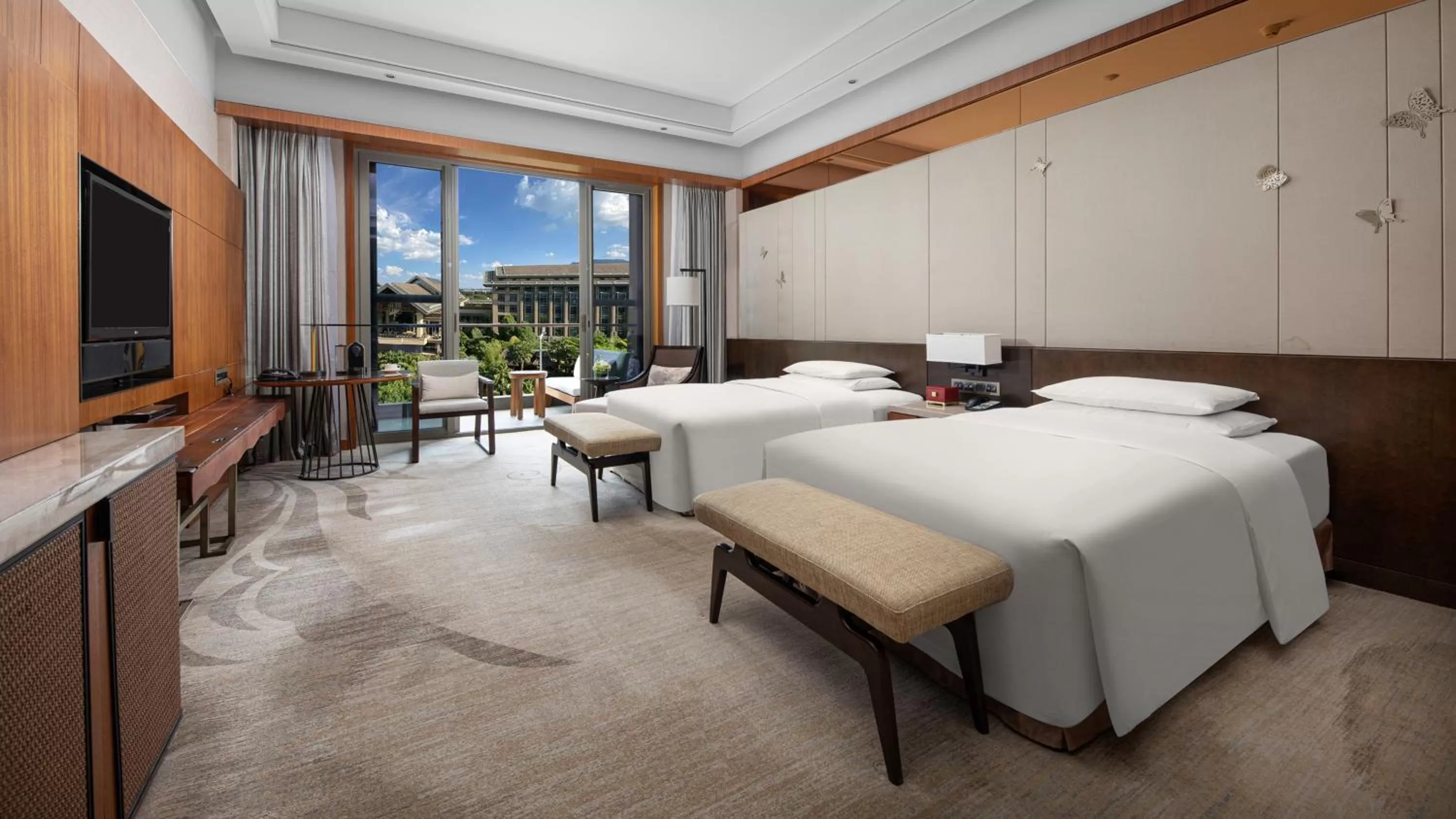 View (from property/room), Bed in InterContinental Kunming by IHG