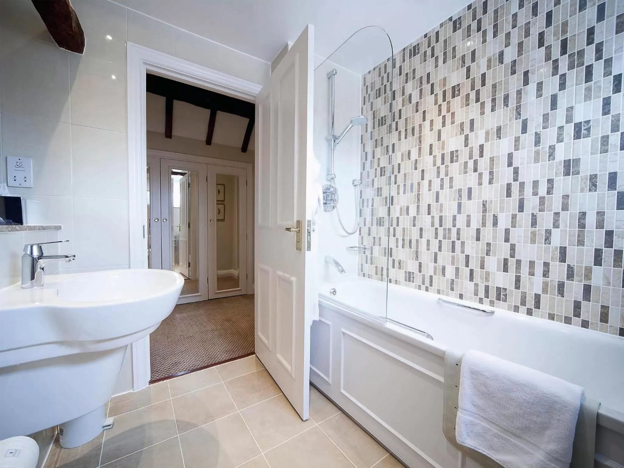 Bathroom in Macdonald Alveston Manor Hotel & Spa