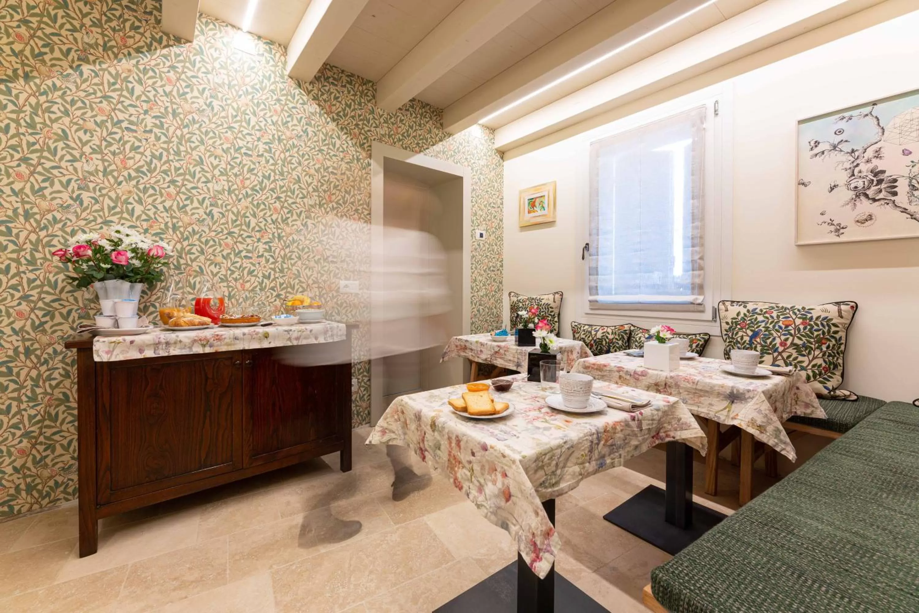 Breakfast in B&B CASA OLTRAVAL