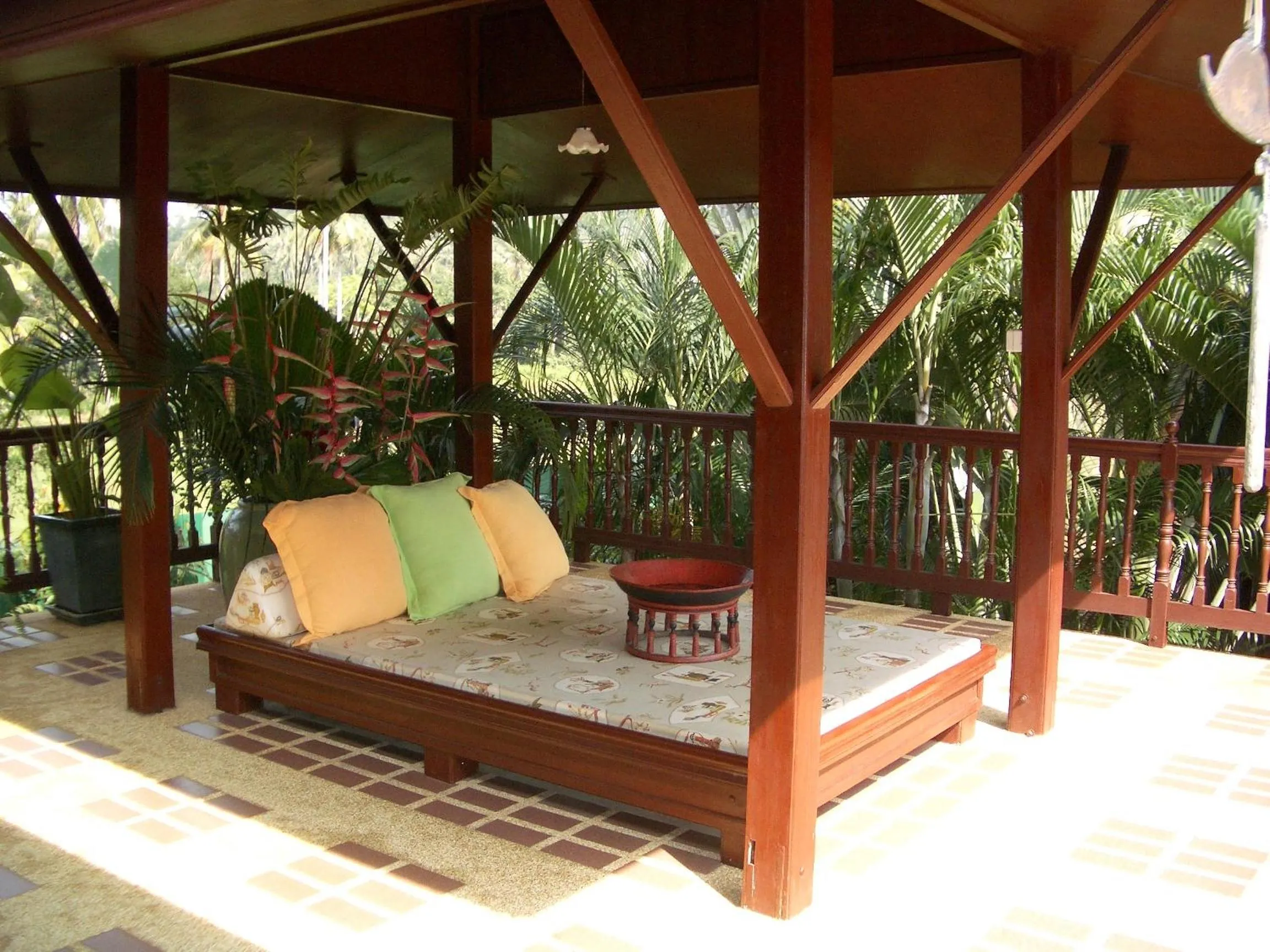 Facade/entrance in Ban Kaew Villas