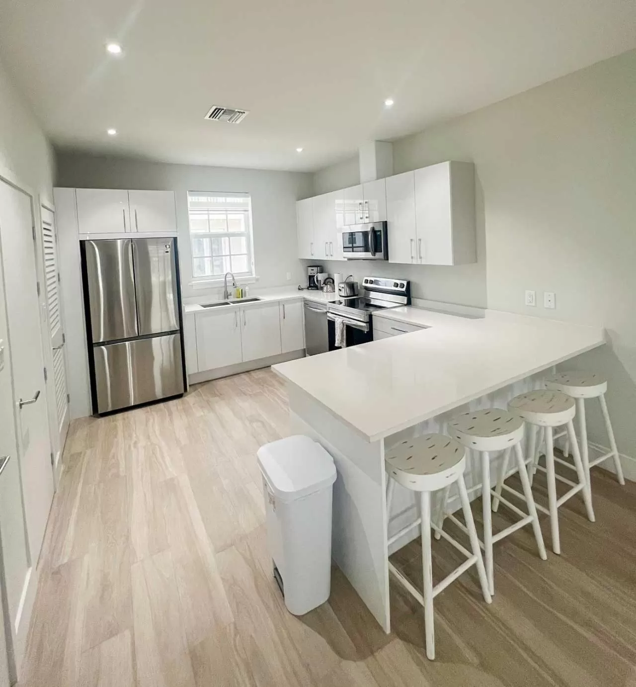 Kitchen or kitchenette, Kitchen/Kitchenette in Palm Cay Marina and Resort