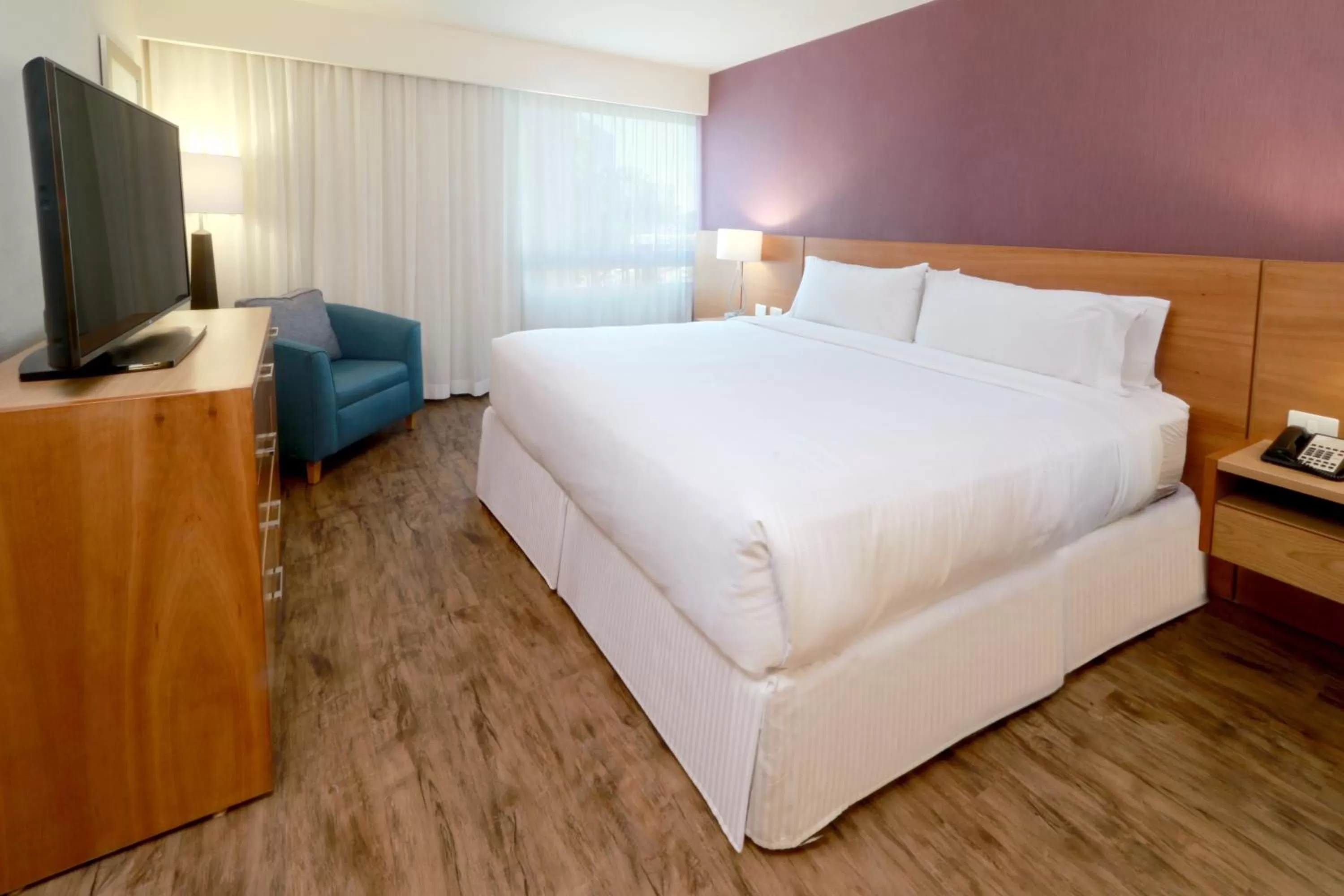 Photo of the whole room, Bed in Staybridge Suites Guadalajara Expo by IHG