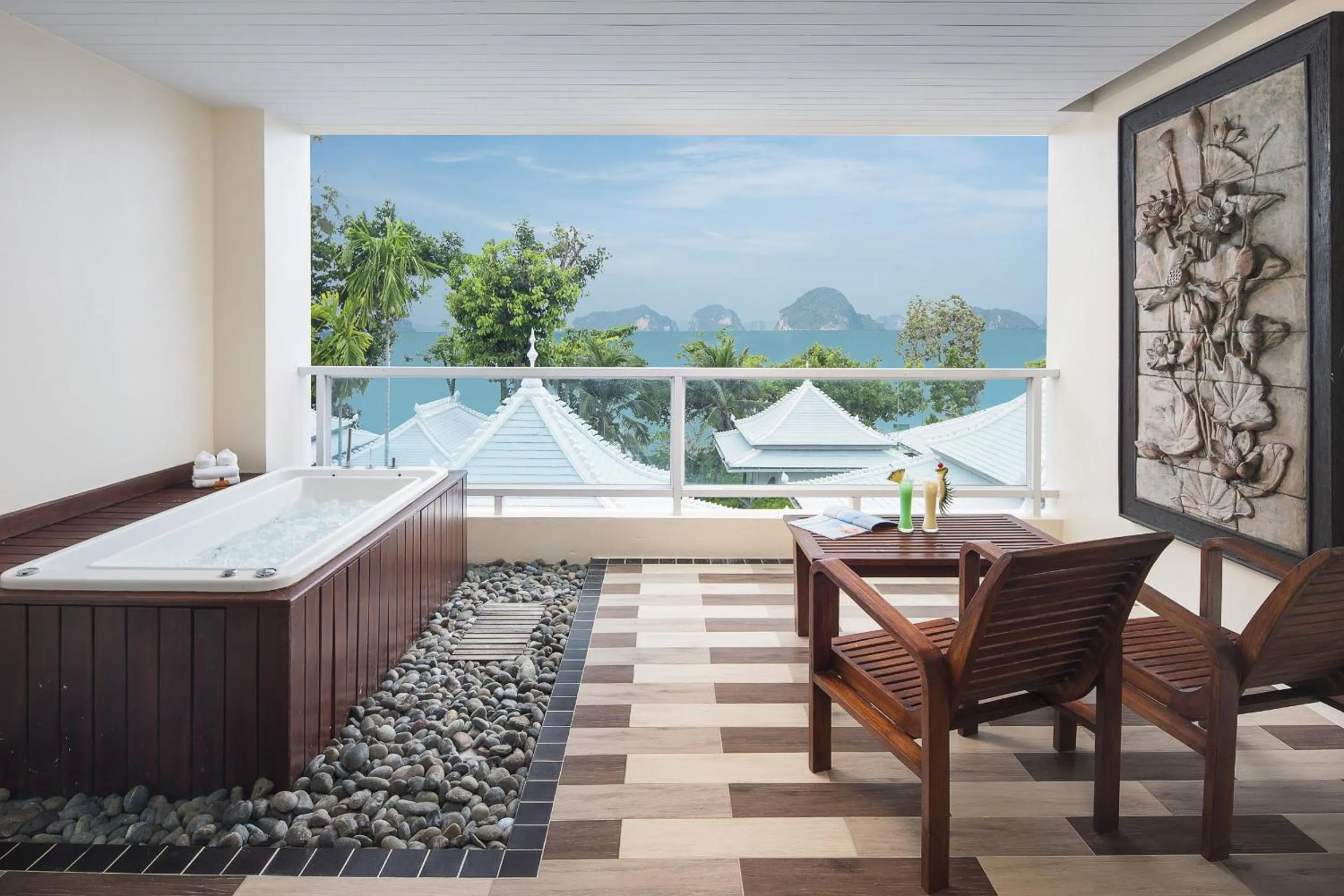 Deluxe Jacuzzi Sea View in Anyavee Tubkaek Beach Resort
