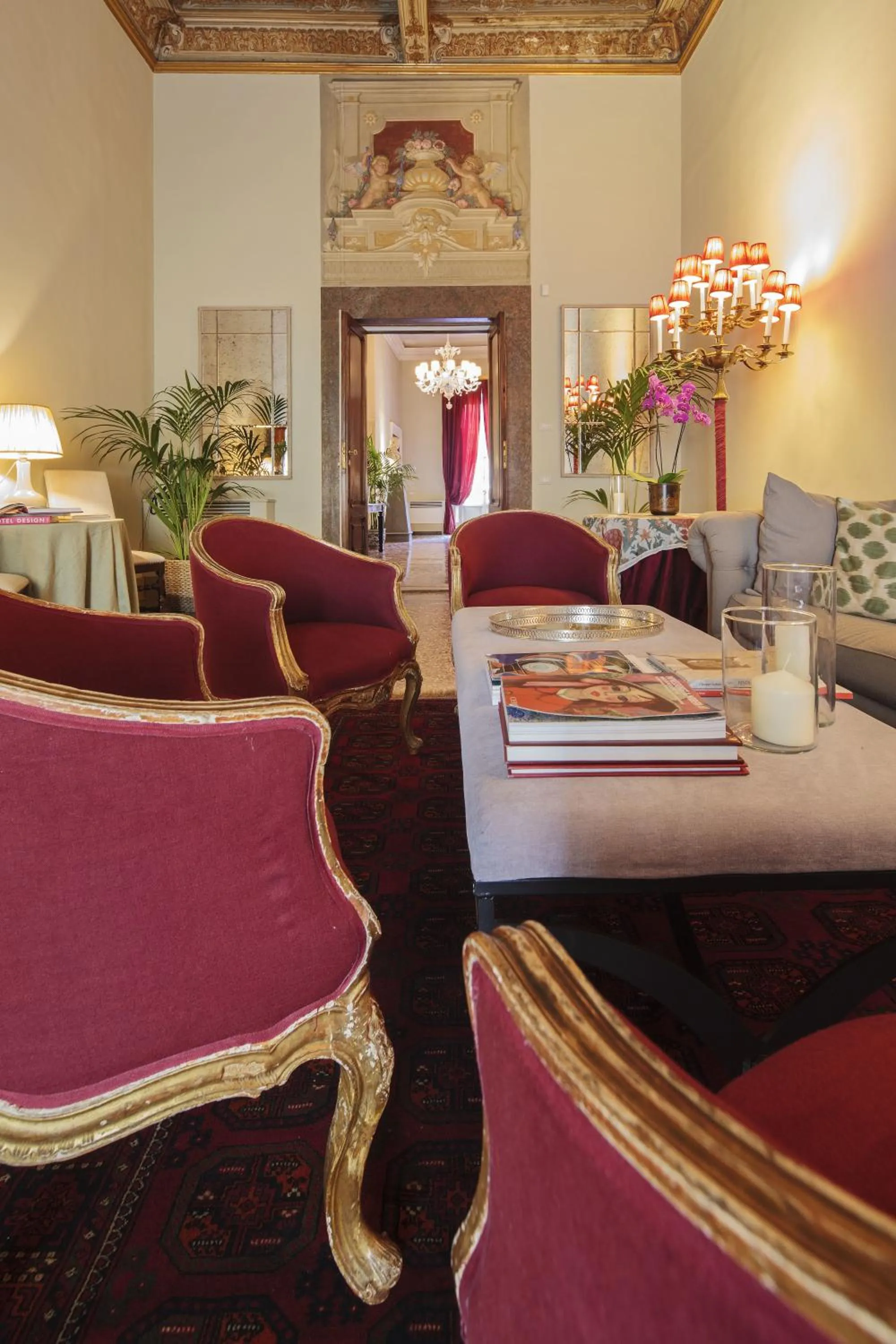 Communal lounge/ TV room in Al Palazzo del Marchese di Camugliano Residenza d'Epoca