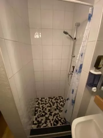 Bathroom in Hotel Wildschütz Basic