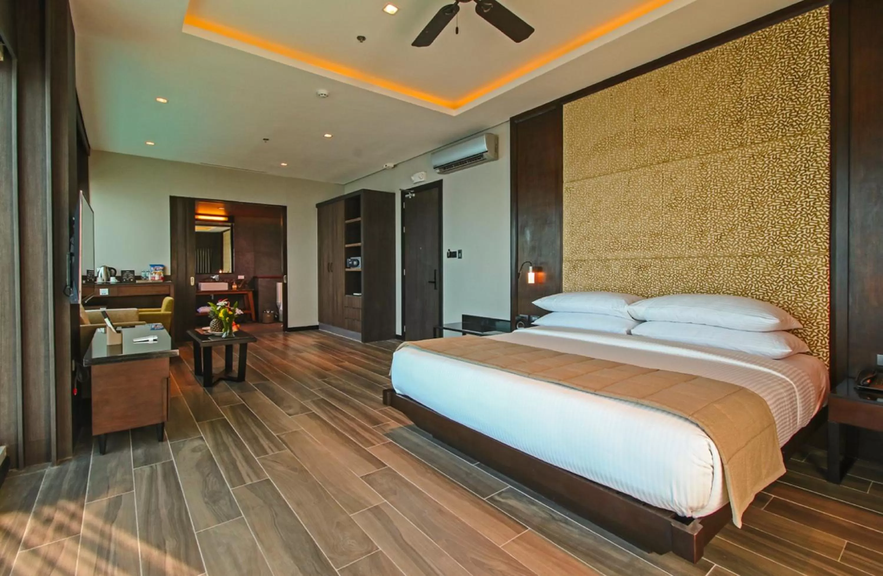 Bedroom, Bed in Two Seasons Coron Bayside Hotel