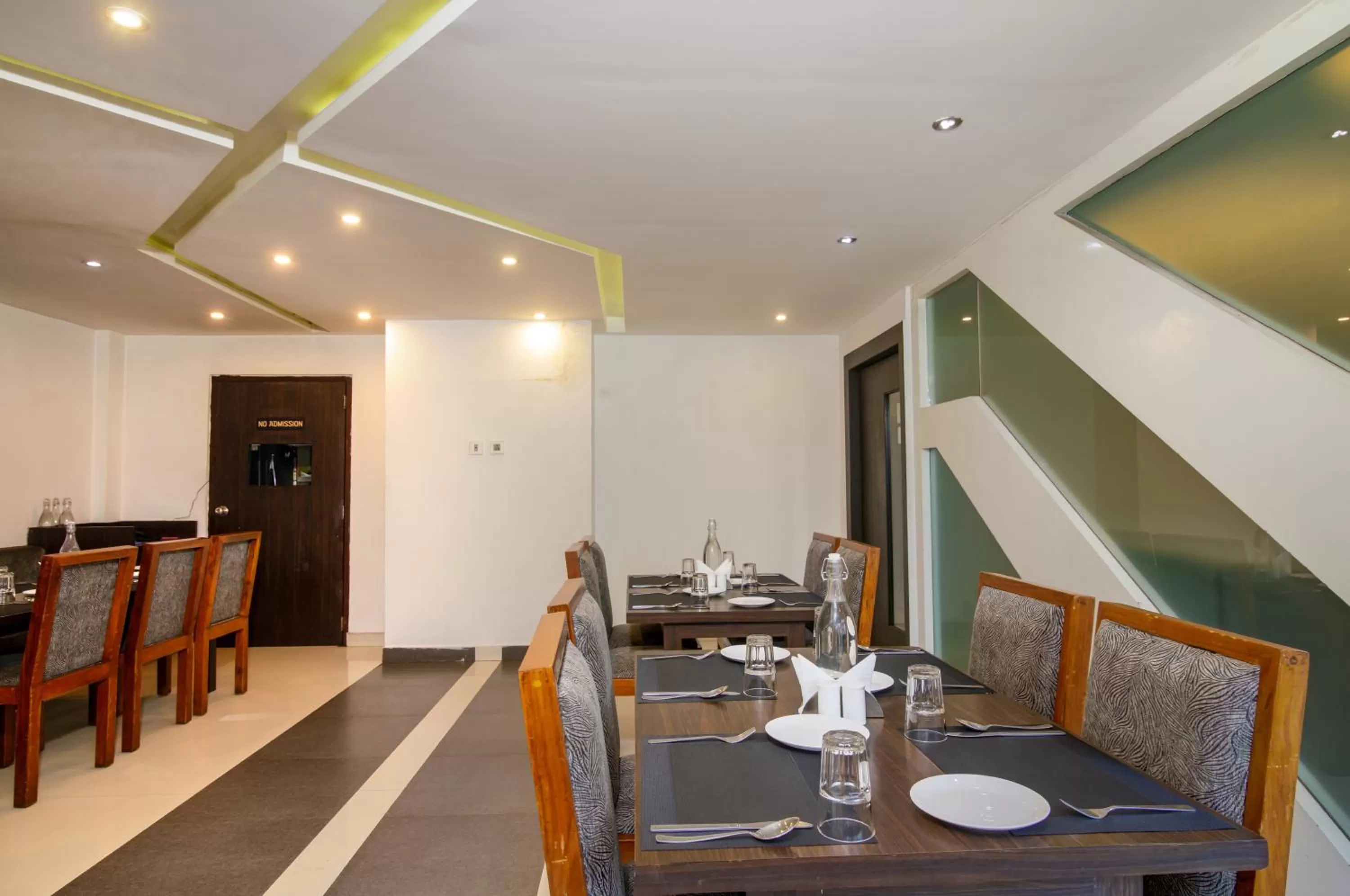 Restaurant/Places to Eat in Muscatel Yavachi - 400 Mts from MG Marg