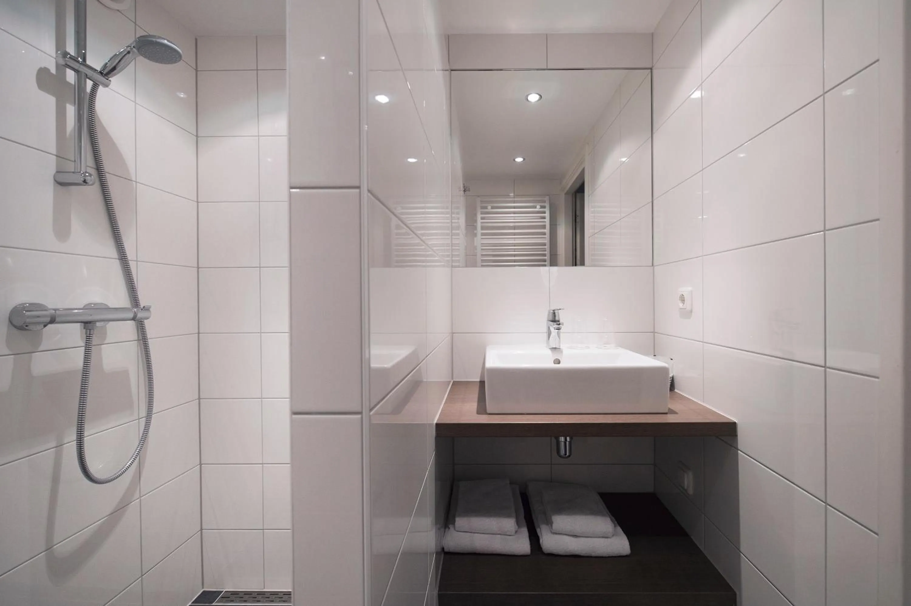 Shower in Hotel Restaurant in den Hoof