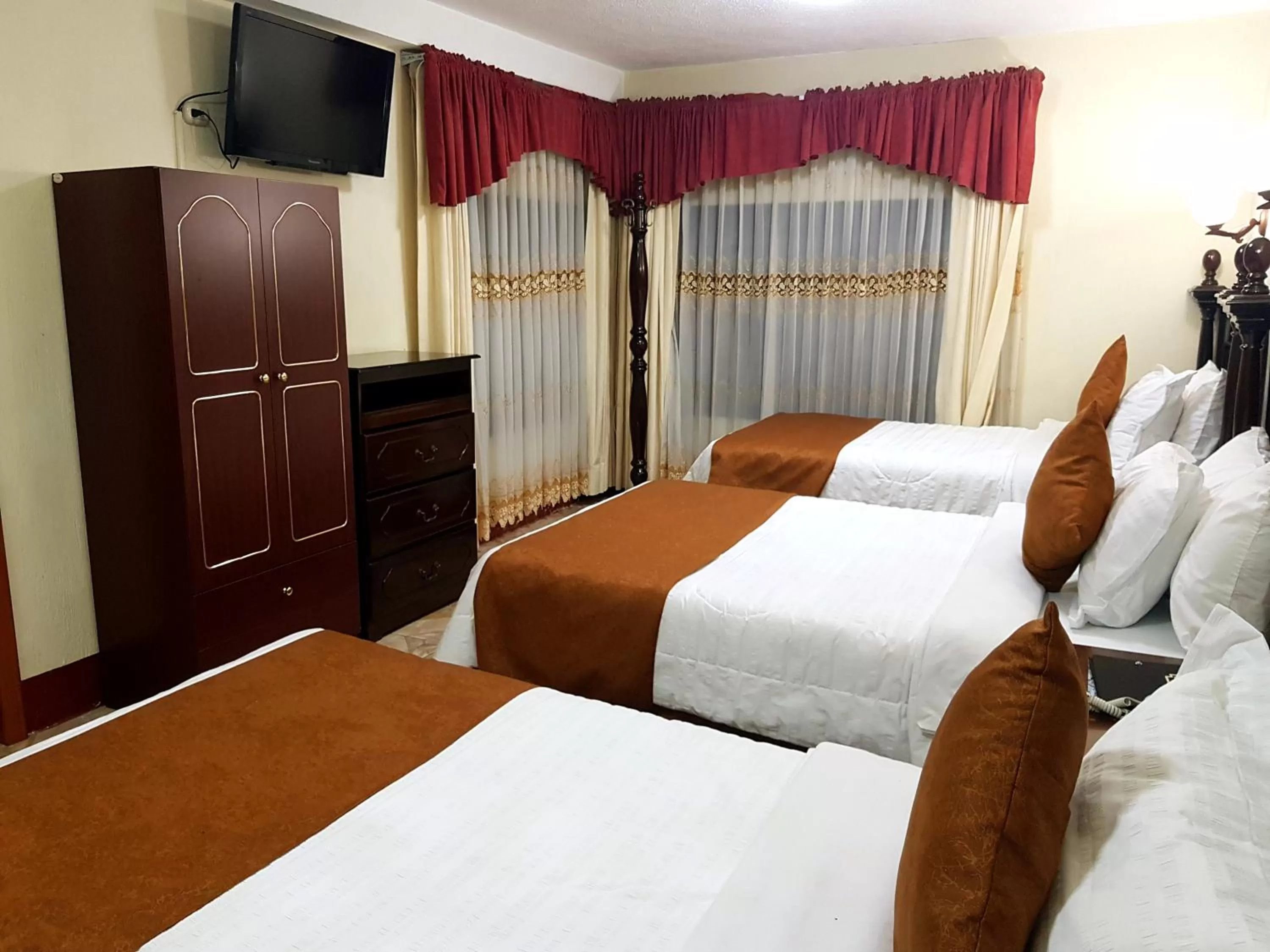 Bed in Hotel Las Americas