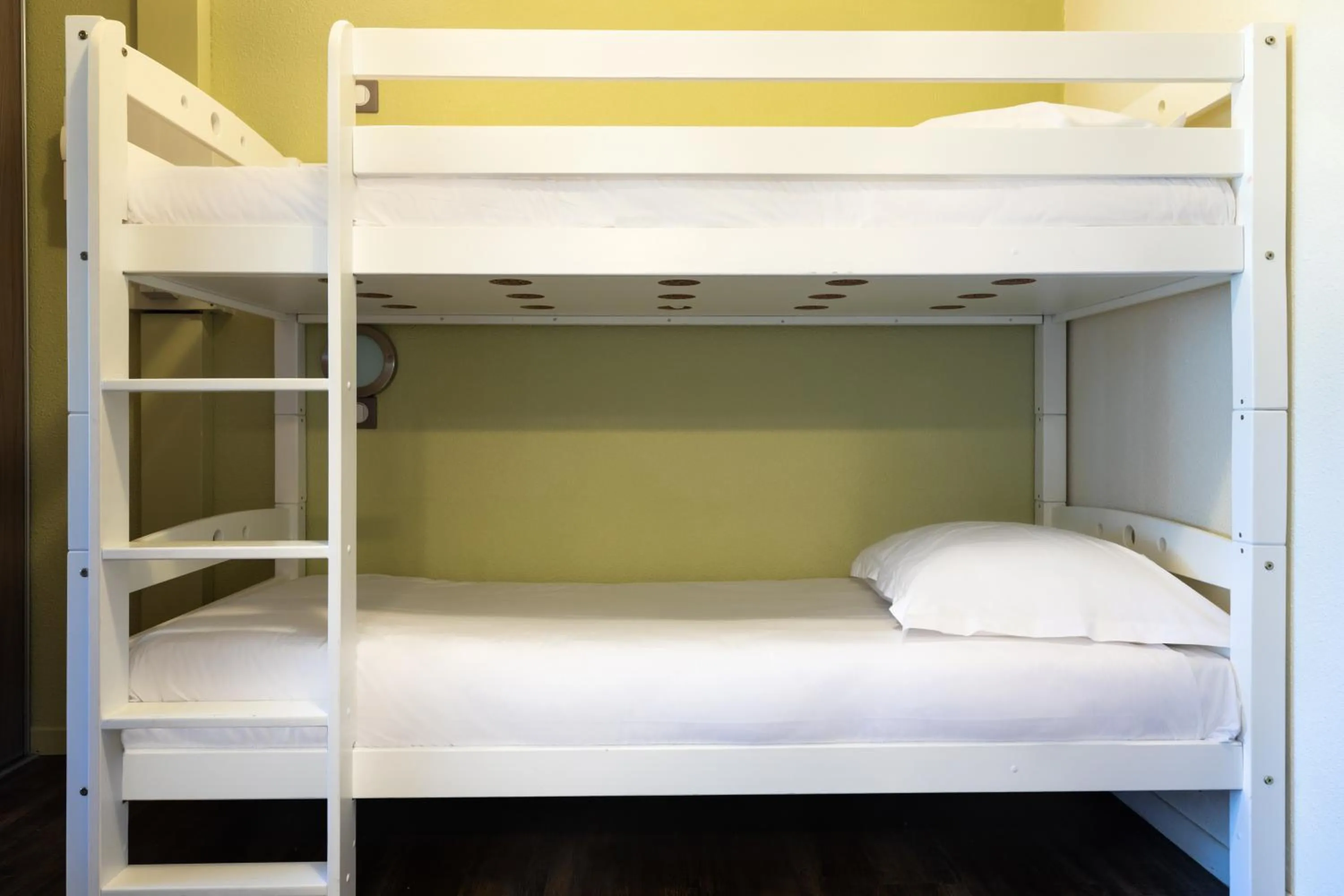 bunk bed, Bed in SOWELL Family Les Amandiers