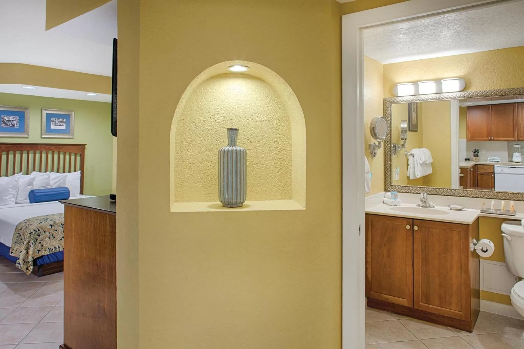 Photo of the whole room, Bed in Club Wyndham Santa Barbara