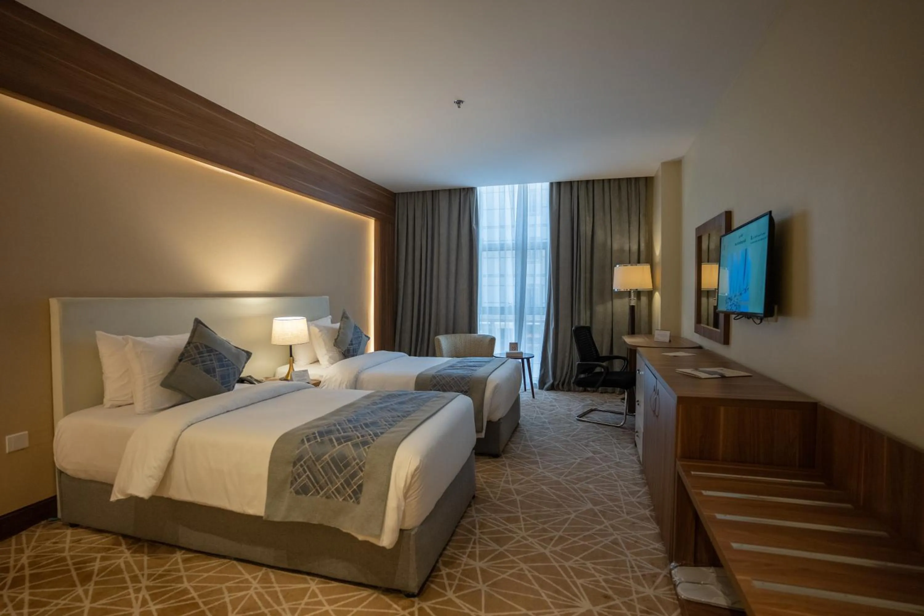 Photo of the whole room, Bed in Rosemond Al Hamra