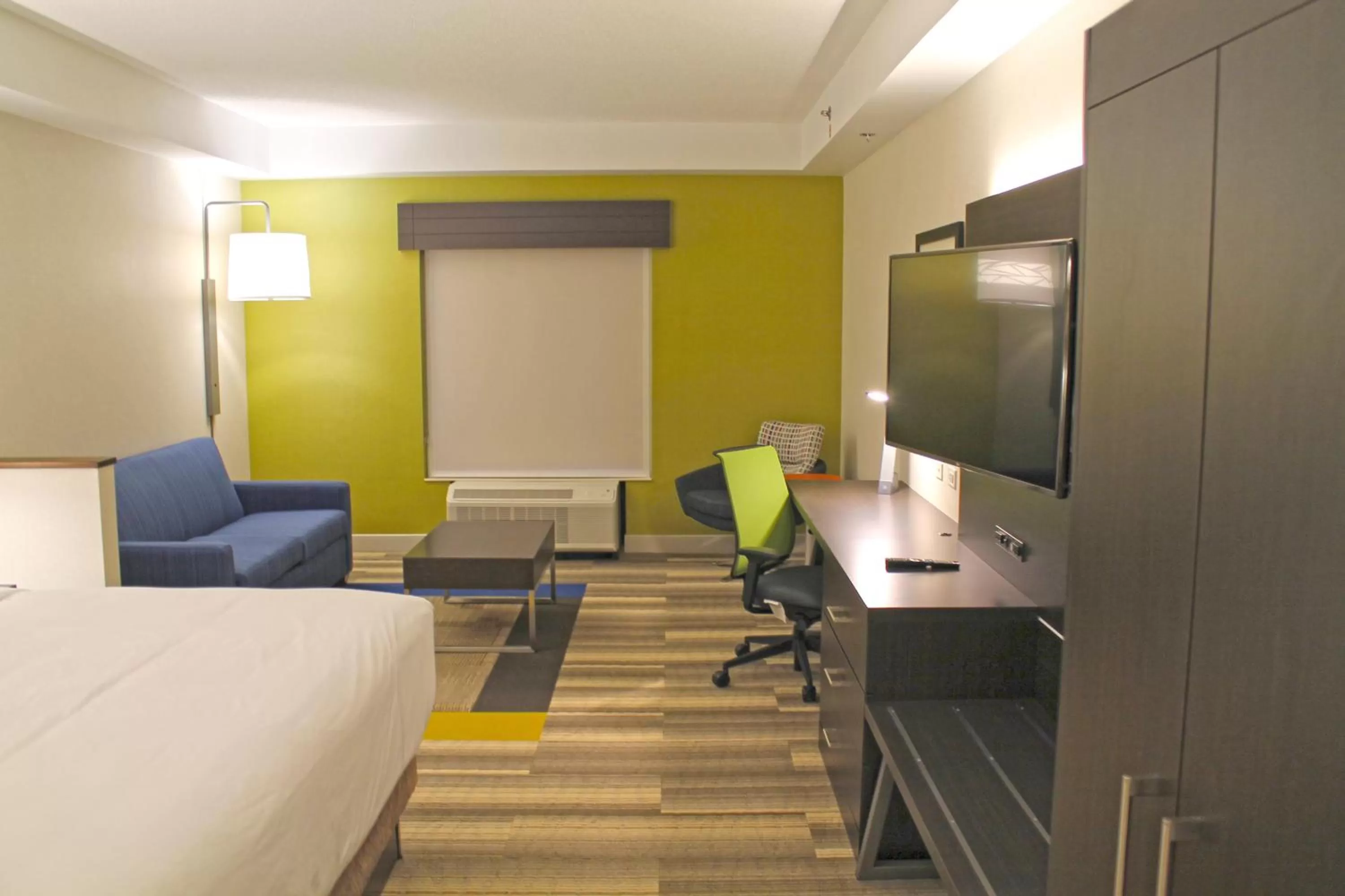 Photo of the whole room, Bed in Holiday Inn Express & Suites - St. Louis South - I-55 by IHG