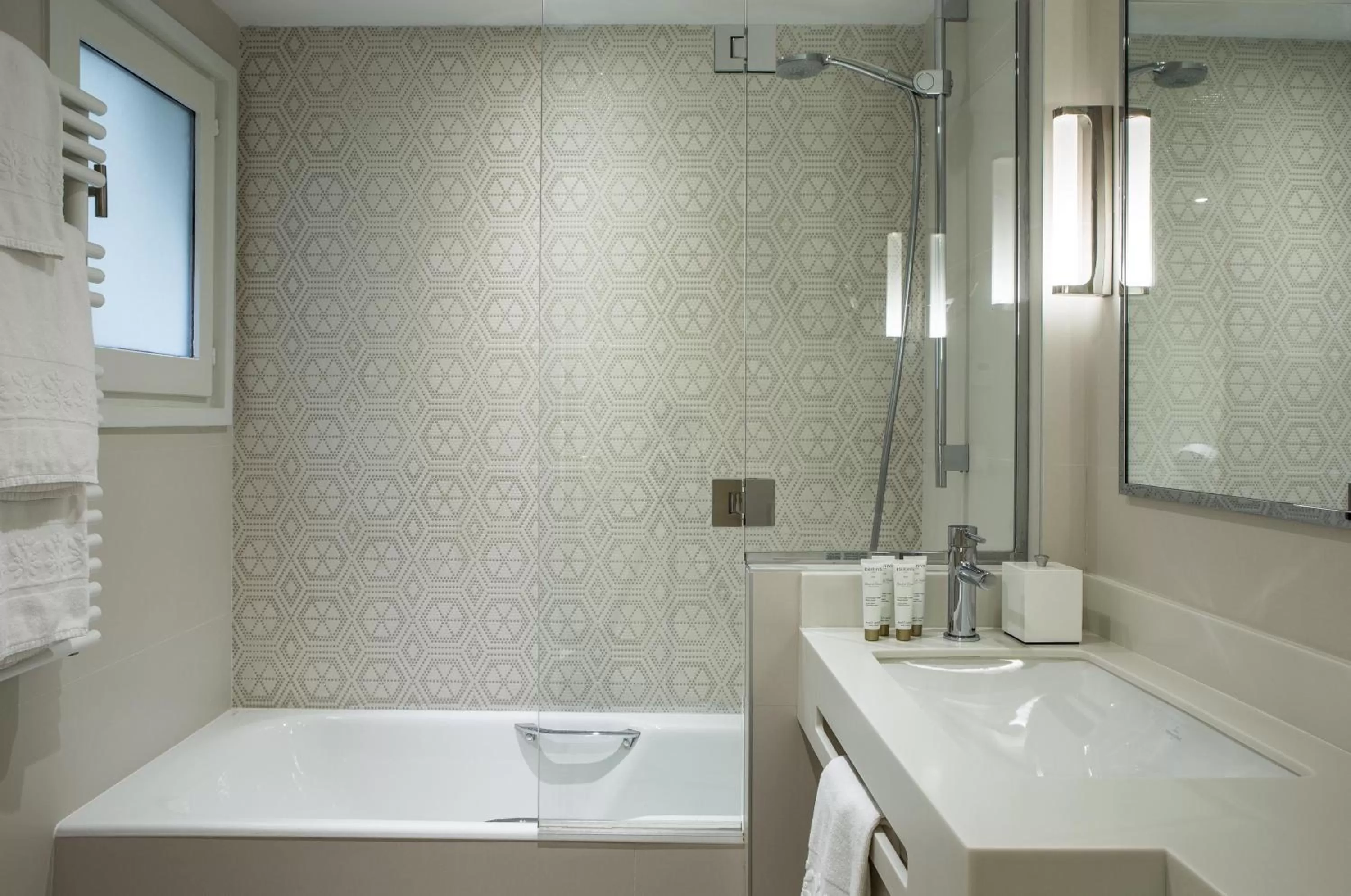 Bathroom in Hôtel Parc Saint-Séverin - Esprit de France