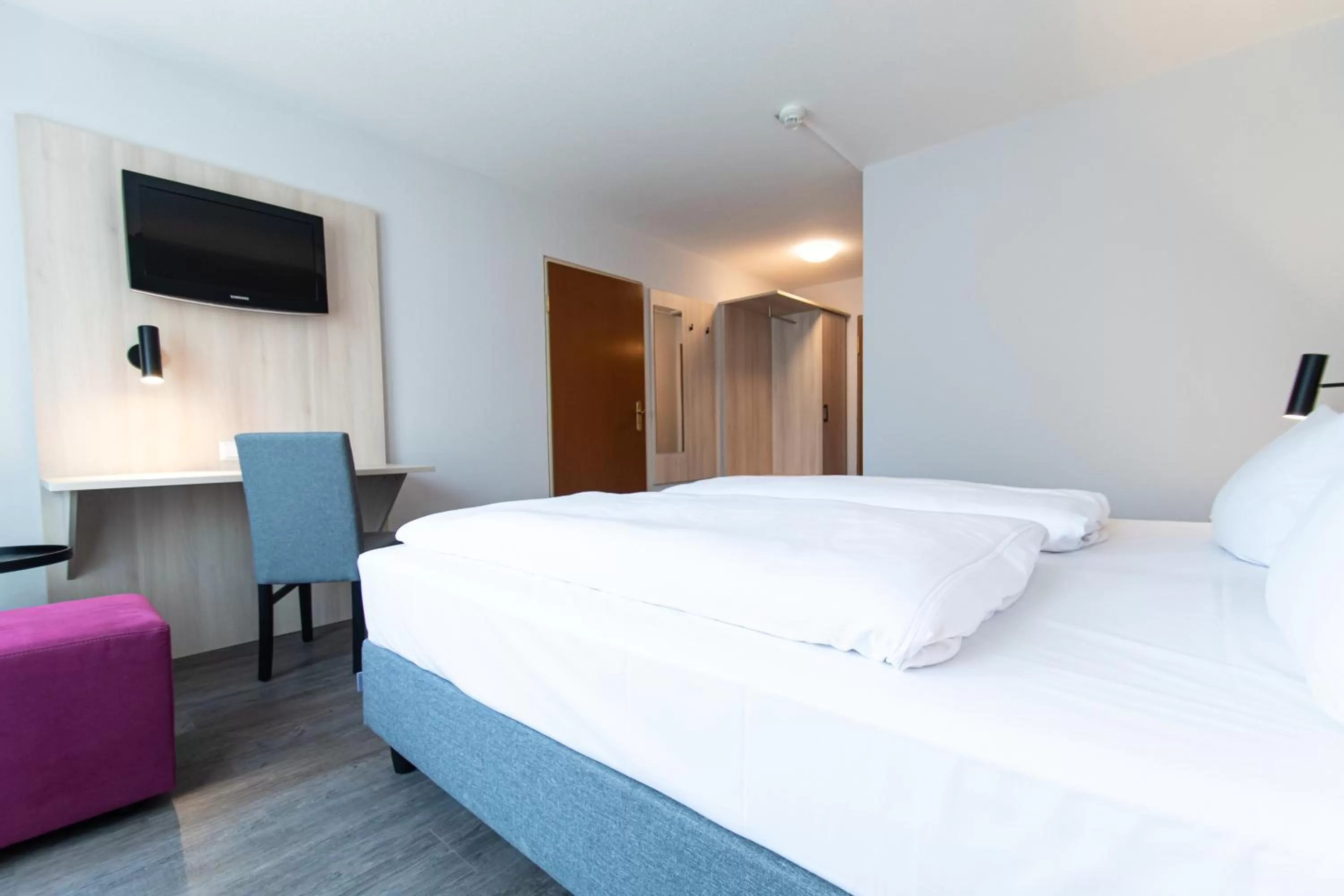 Photo of the whole room, Bed in Taste Hotel Hockenheim