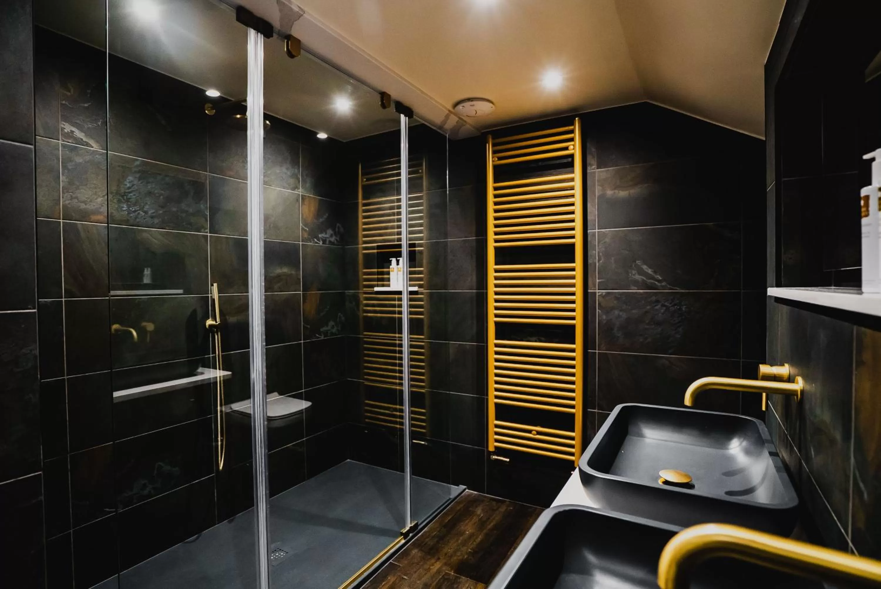 Shower in The Cranleigh Boutique