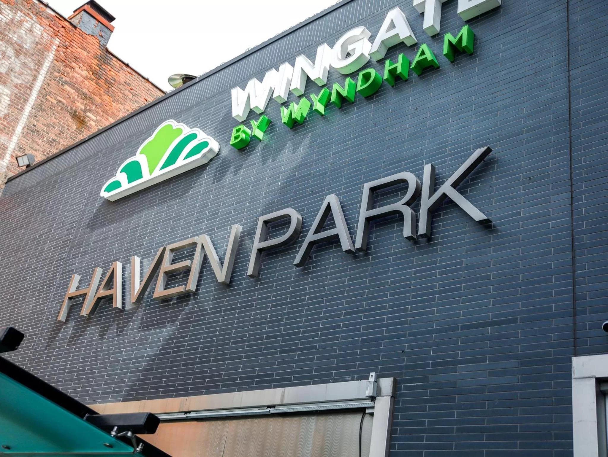 Facade/entrance in Wingate by Wyndham Bronx Haven Park