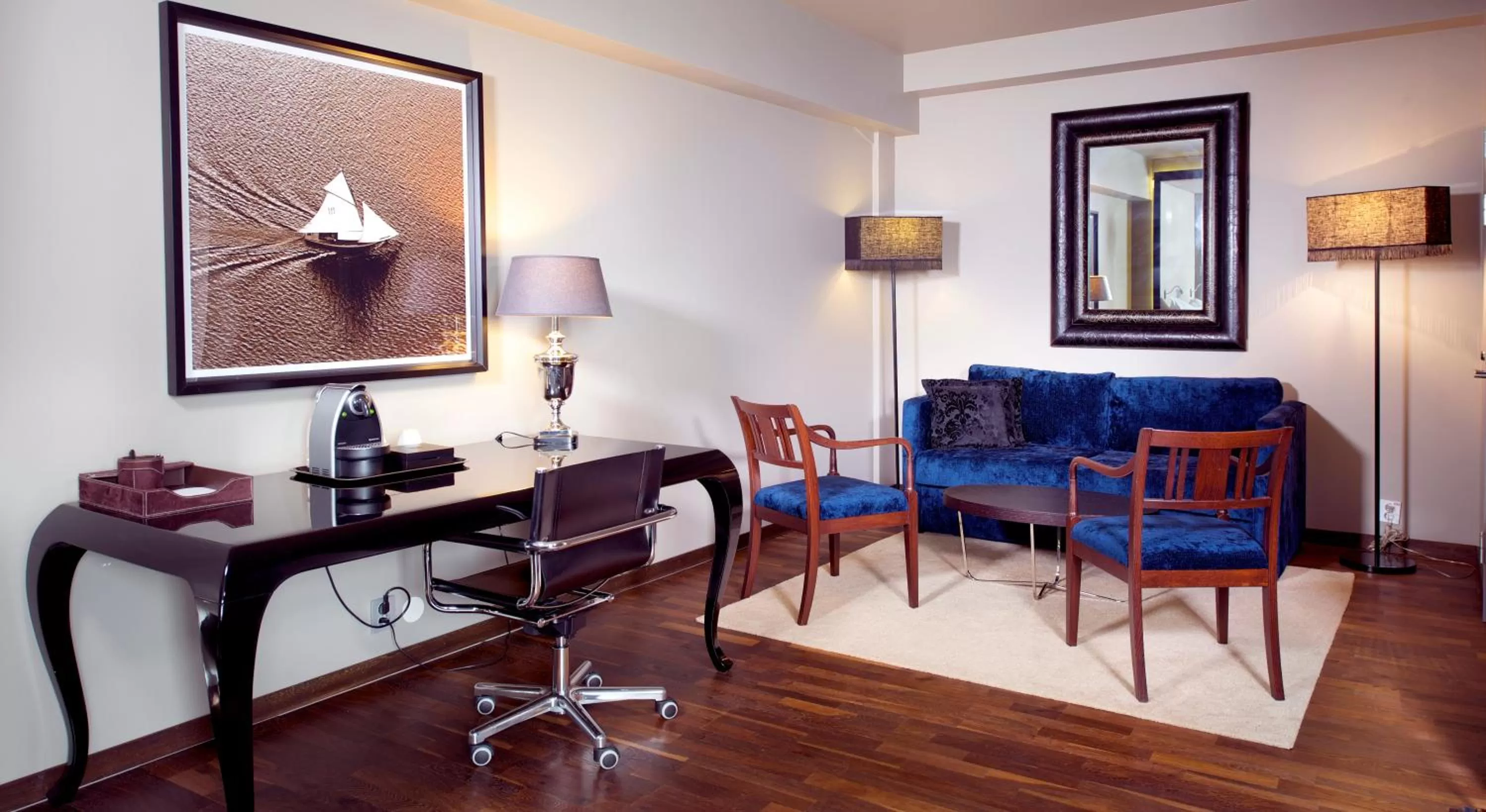 Seating area in Home Hotel Folketeateret