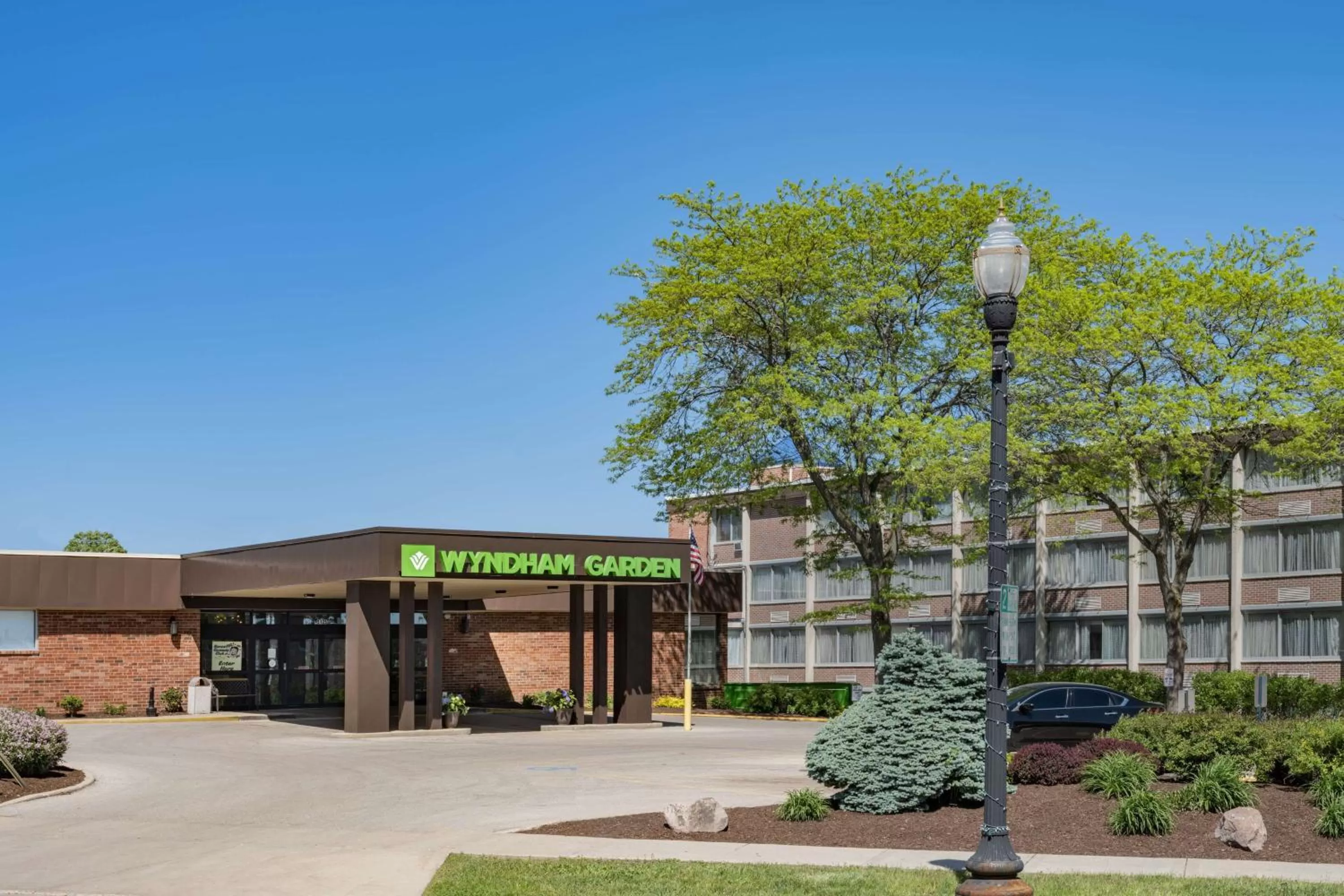 Property building in Wyndham Garden Kenosha Harborside