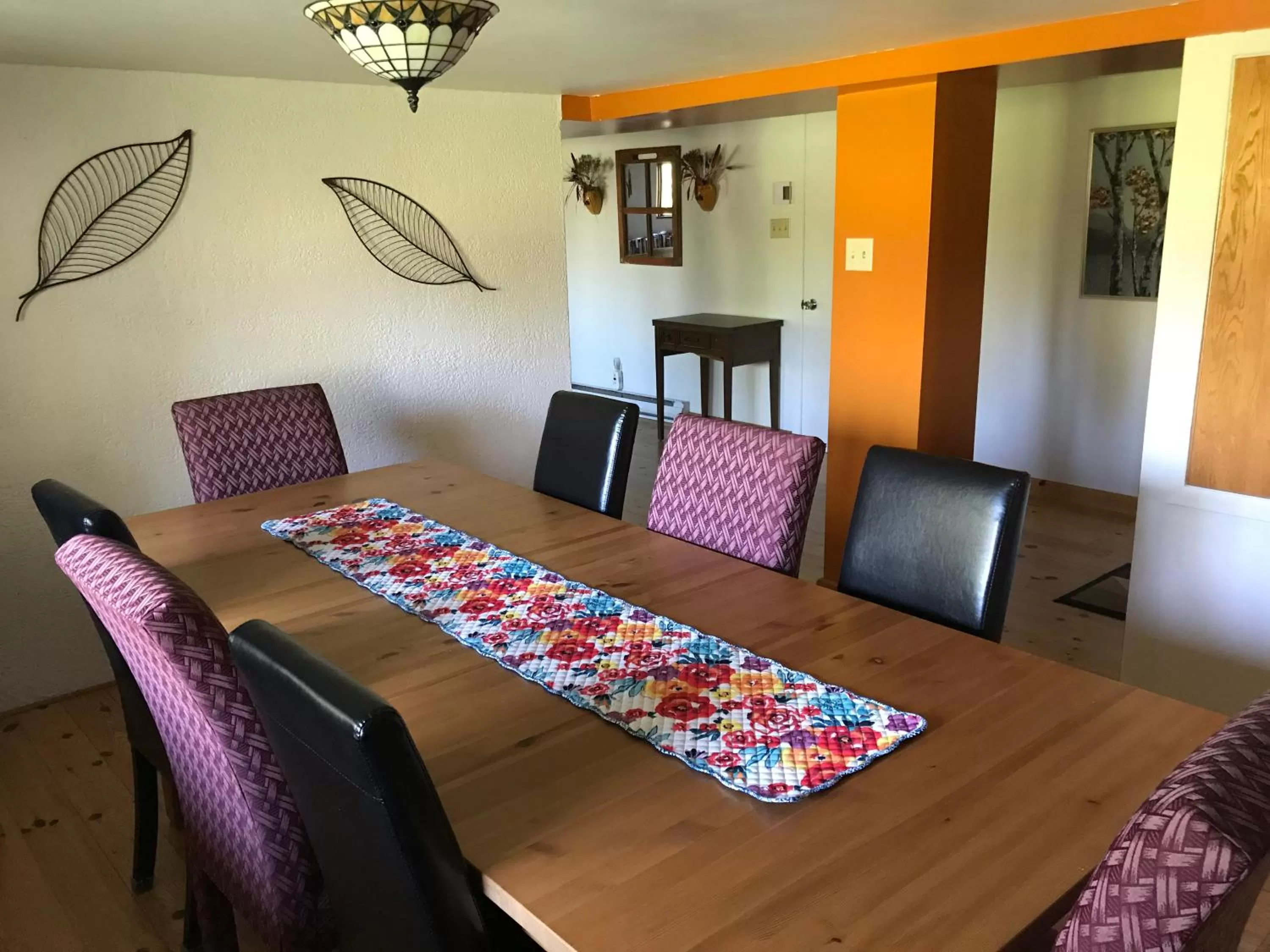 Dining area in La Grange Country Inn