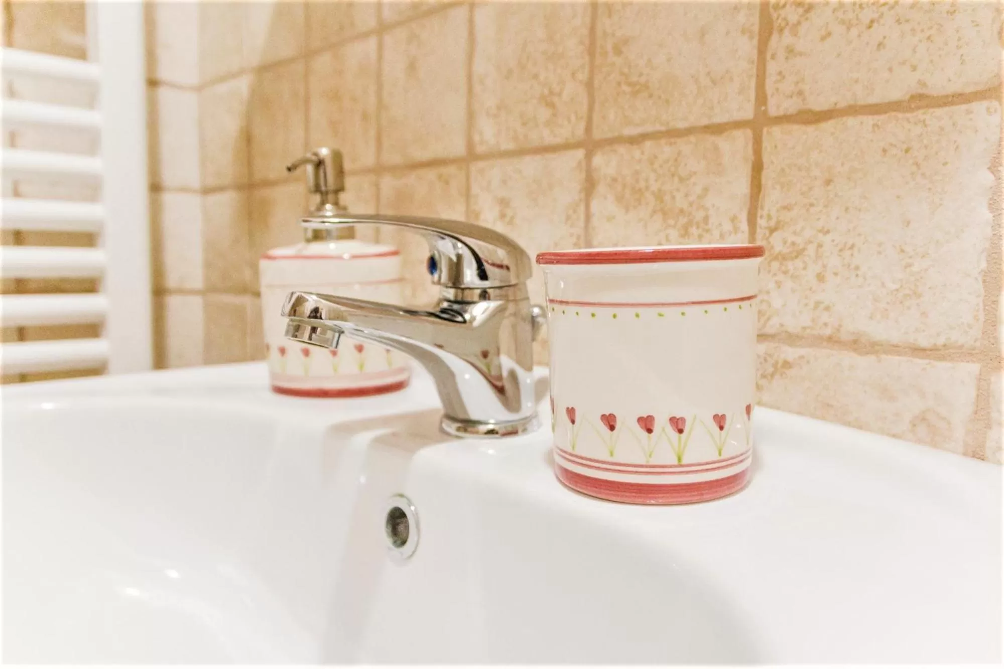 Decorative detail in Trulli Donna Isabella