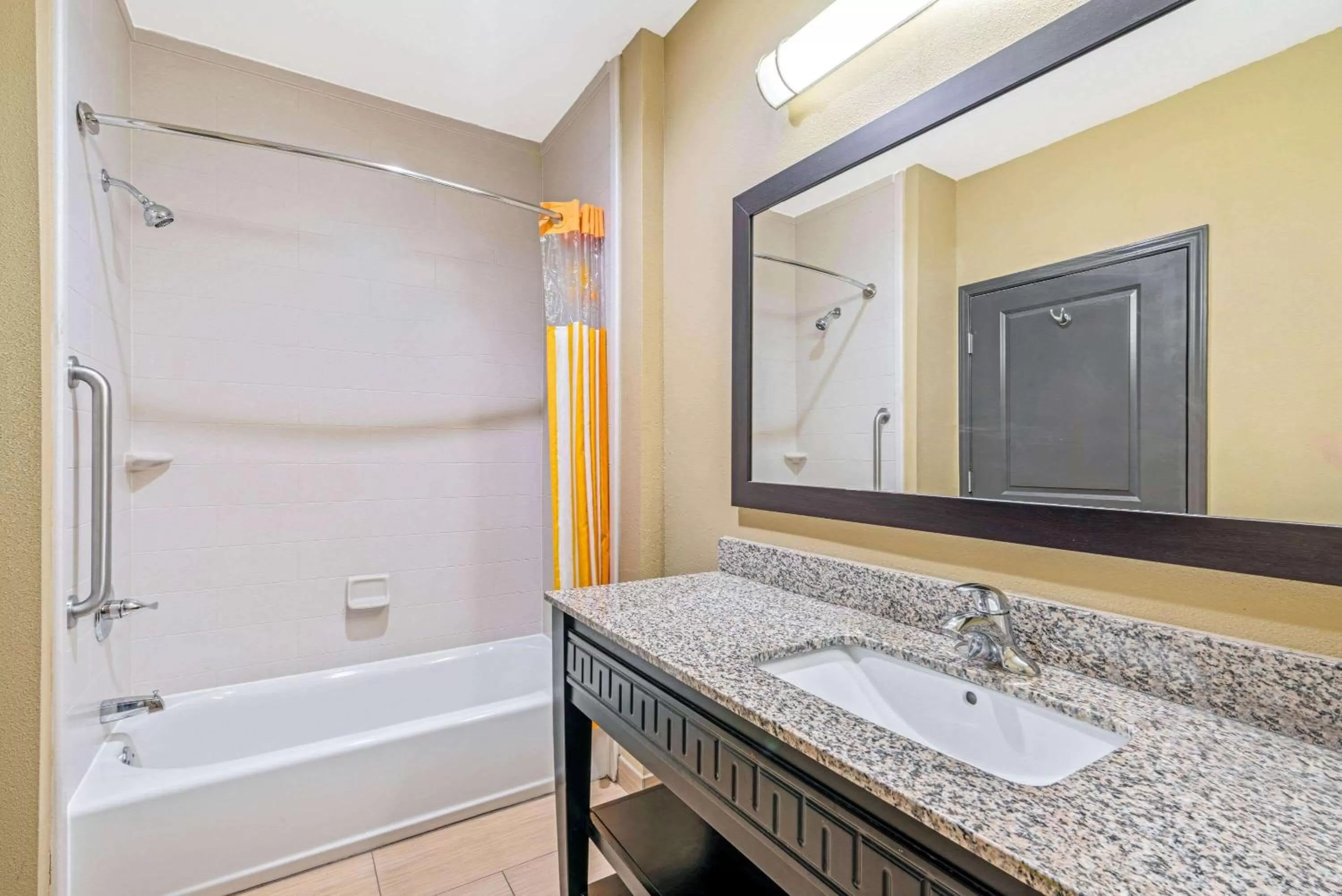 Bathroom in La Quinta by Wyndham Muskogee