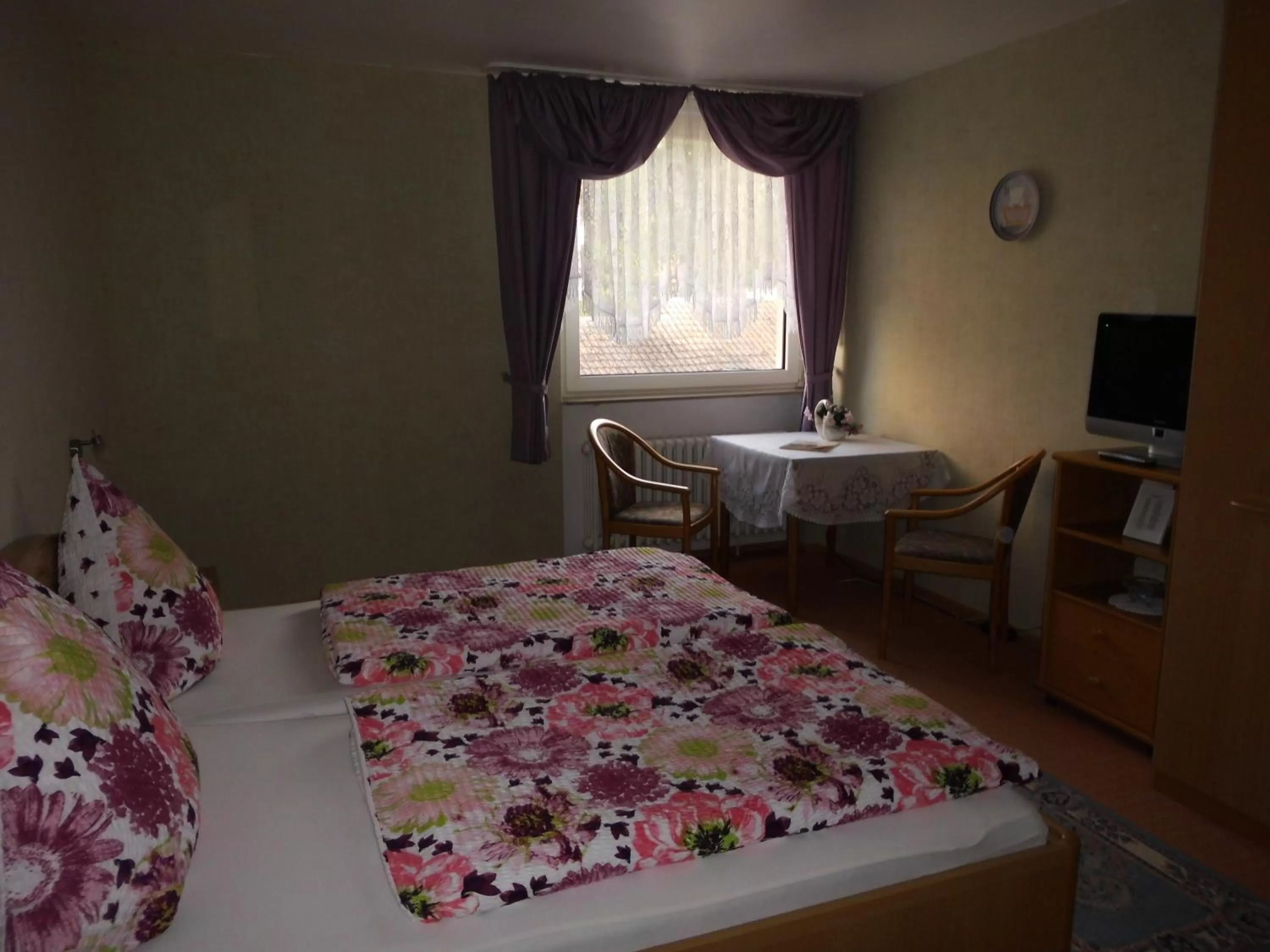 Photo of the whole room, Bed in Hotel Garni am Heuberg