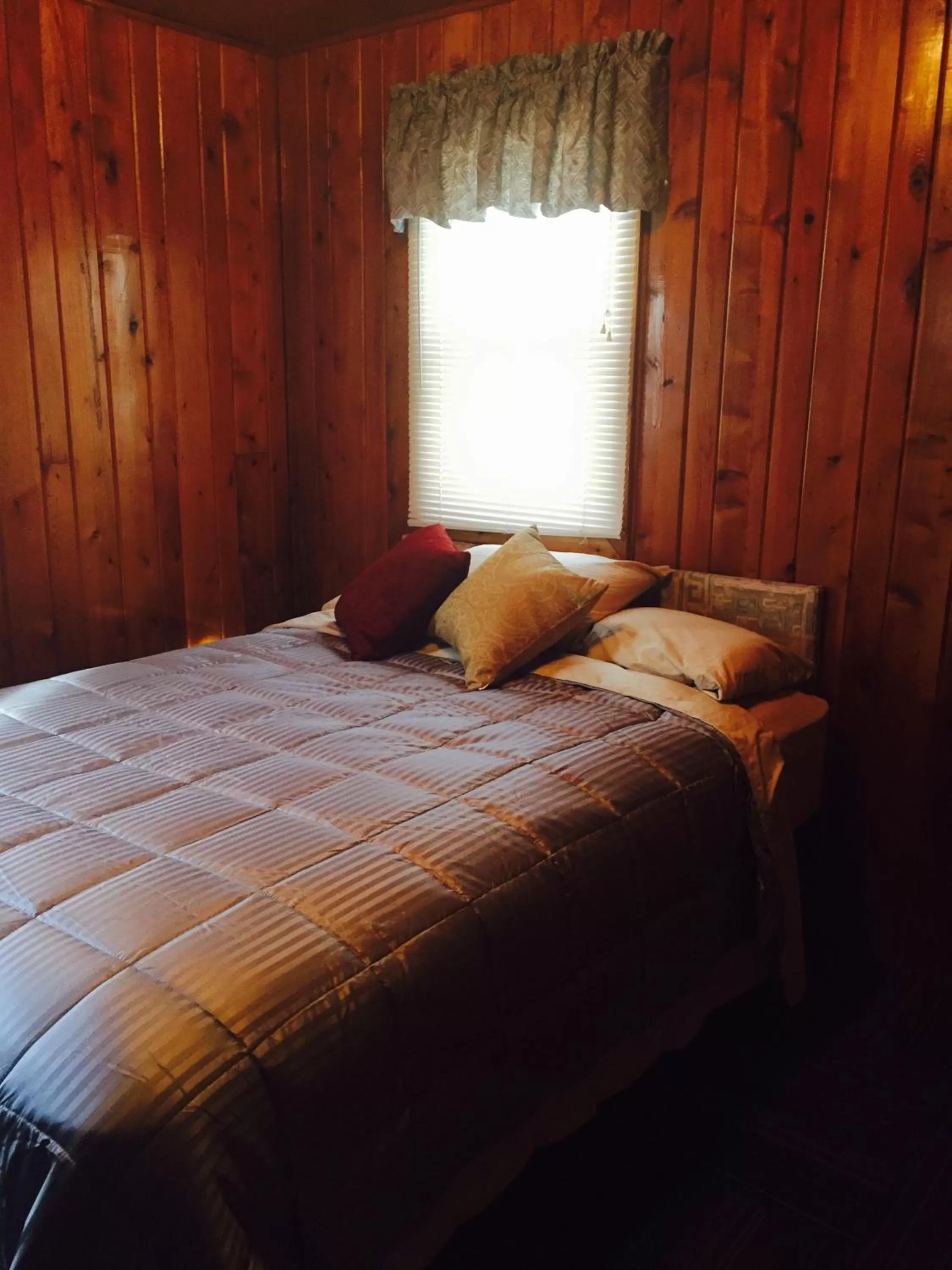 Bed in adoba® hotel Naubinway